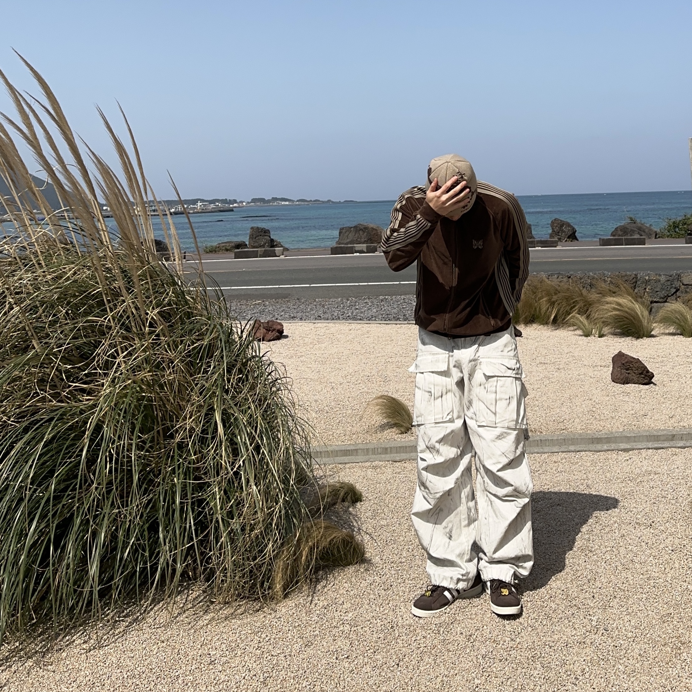 Palace x Oakley Beanie Sand Brown - 23SS, Adidas x BAPE Campus 80s Brown 착용 스타일 - 1