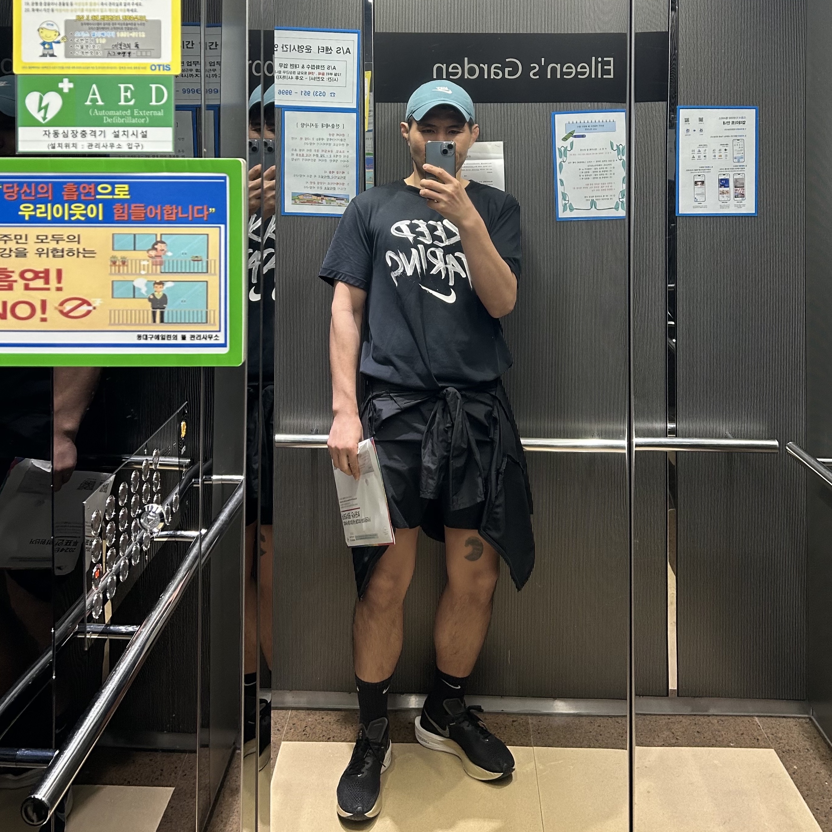 Nike ZoomX Vaporfly Next% 3 Black Metallic Gold Grain 착용 스타일