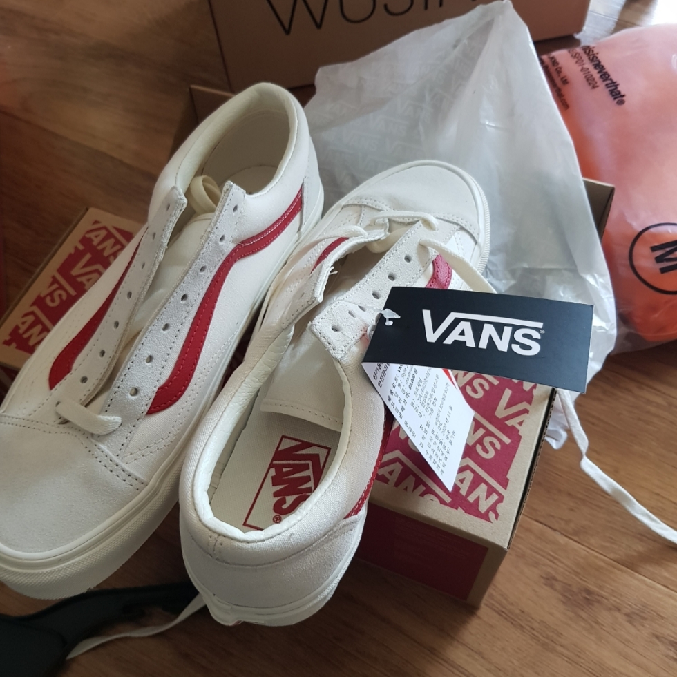 Vans Style 36 Marshmallow Racing Red 착용 스타일