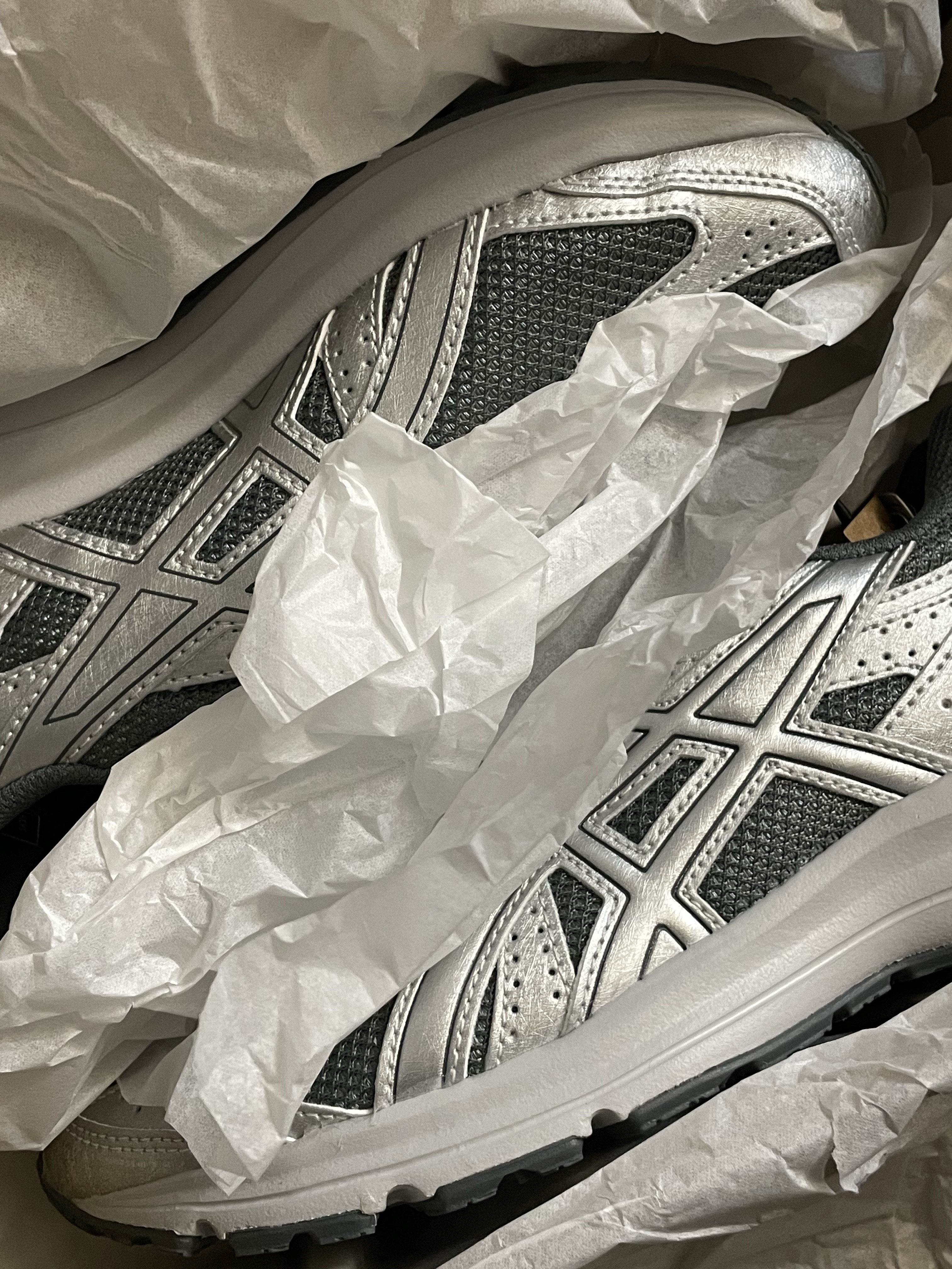 Asics Jog 100 S SMU Sheet Rock Pure Silver - 2E Wide 착용 스타일 - 2