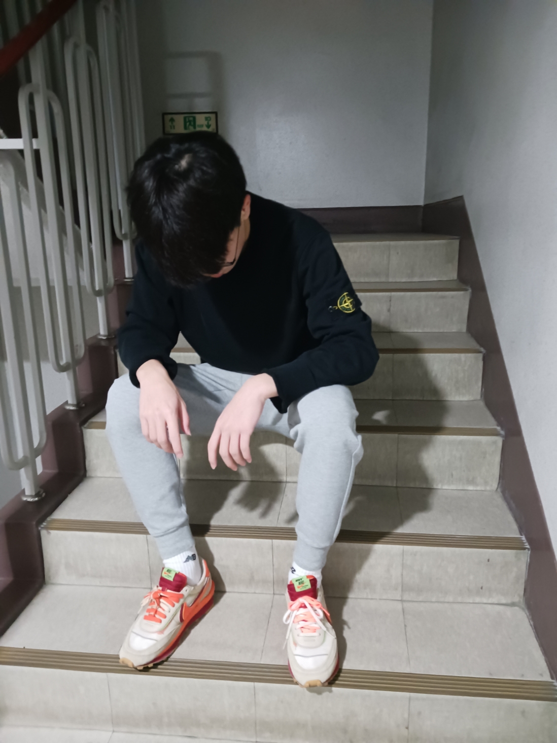 Nike x Sacai x Clot LDWaffle Orange Blaze, Stone Island 63020 Crewneck Sweatshirt Black - 22FW 착용 스타일 - 2