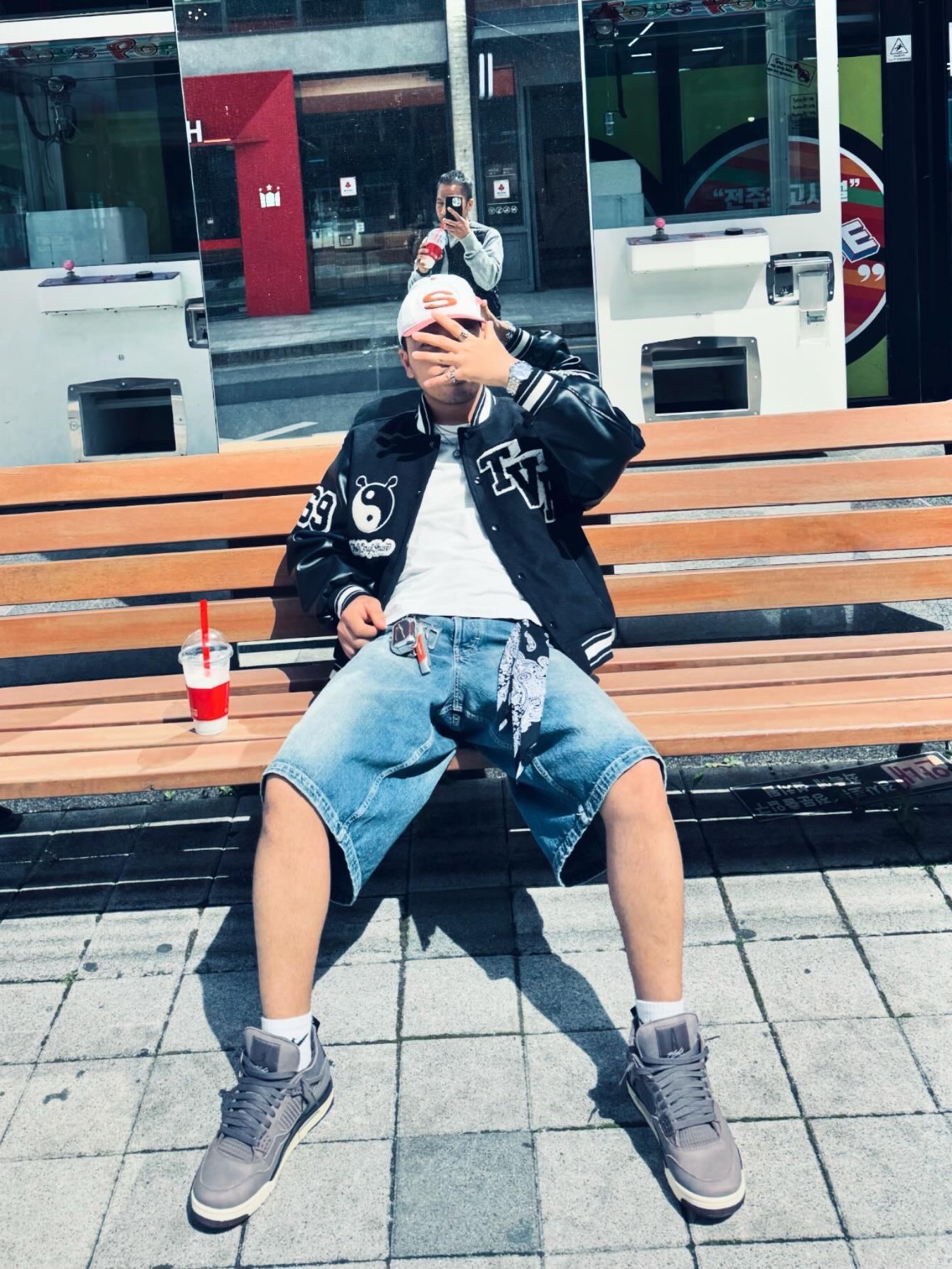 Jordan 4 x A Ma Maniere Retro Violet Ore, Casetify x Matin Kim iPhone Basic Logo AirPods AirPods Pro 1st/2nd Gen Case Silver 착용 스타일