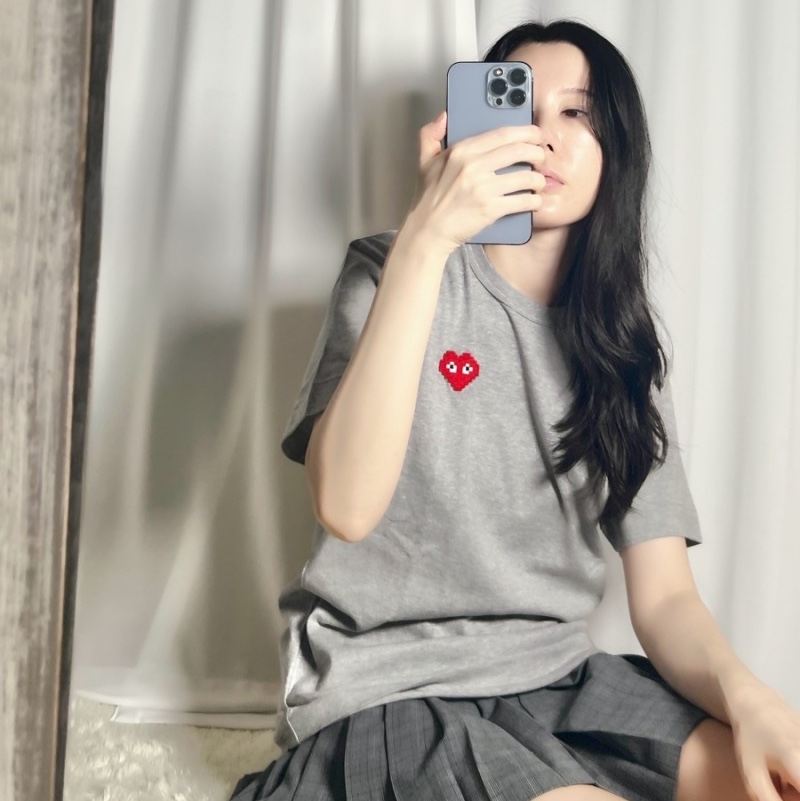 Play Comme des Garcons x Invader T-Shirt Top Grey 착용 스타일