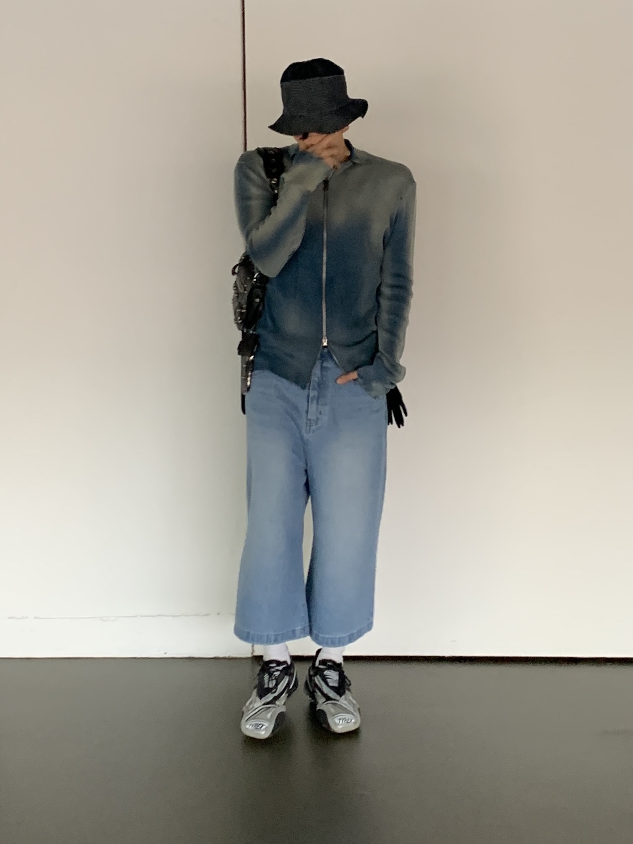 Balenciaga Tyrex Sneakers Black Grey, Kapital 11.5 oz. Black X Black Denim The Old Man and The Sea Hat Black 착용 스타일 - 1
