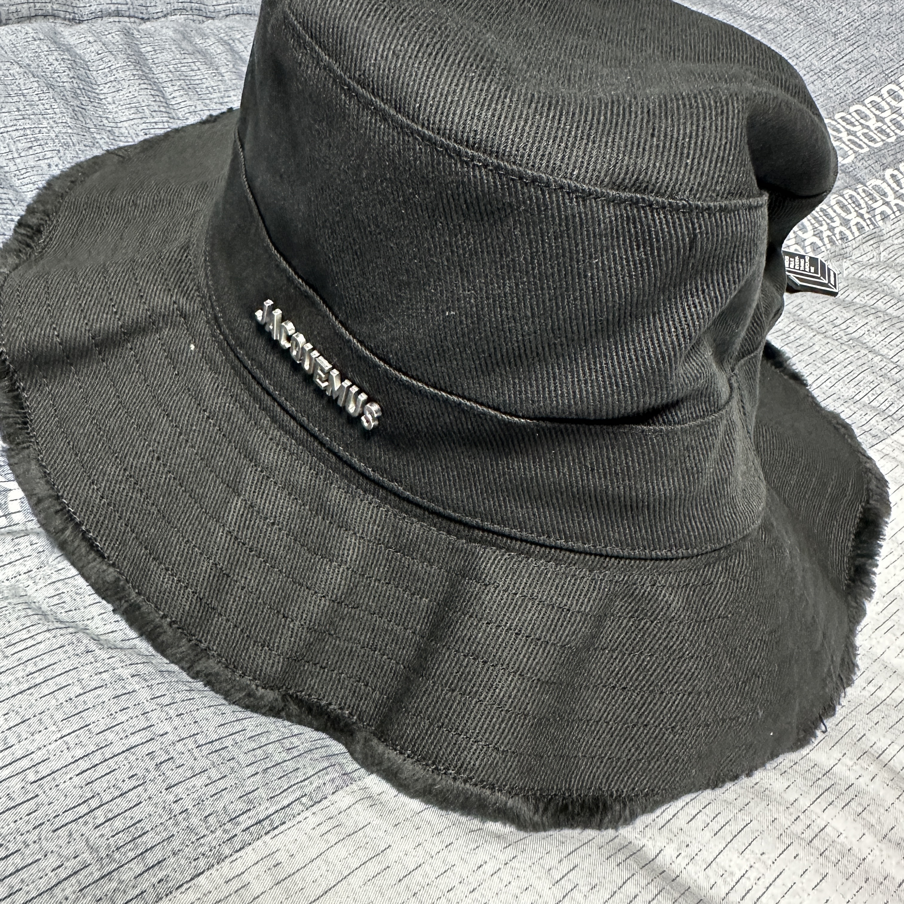 Jacquemus Le Bob Artichaut Bucket Hat Black 착용 스타일