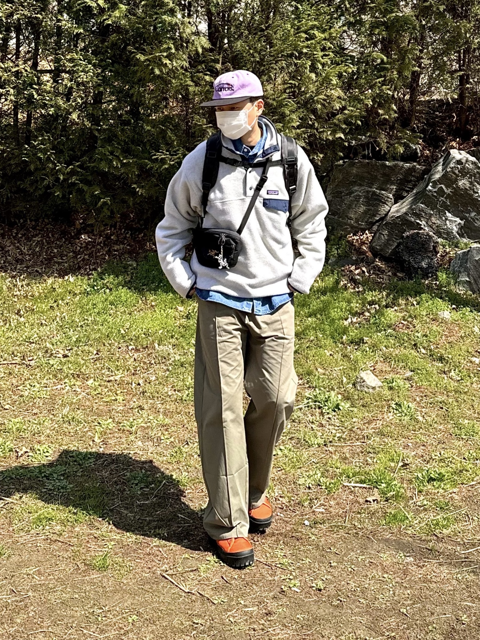 Patagonia Lightweight Synchilla Snap-T Fleece Pullover Oatmeal Heather/Smolder Blue/New Navy, Arc'teryx Mantis 2 Waistpack 24K Black 착용 스타일 - 1