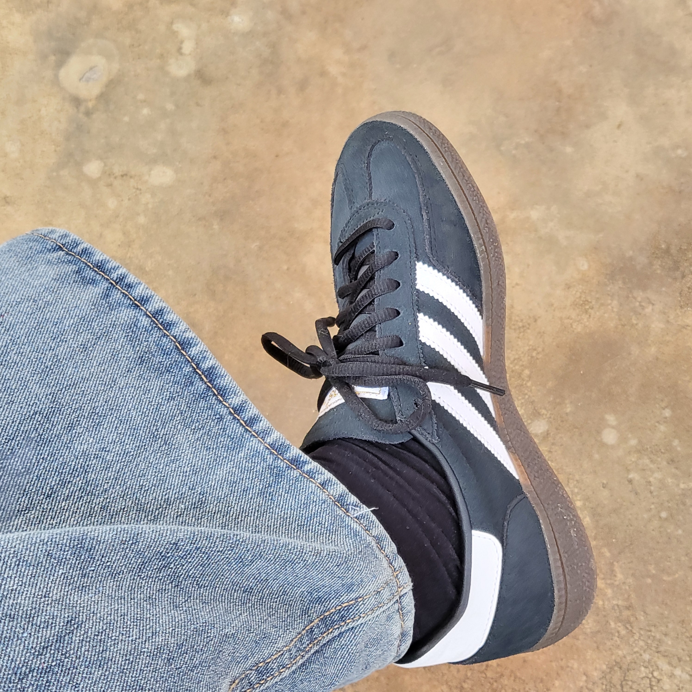 Adidas Spezial Handball Core Black 착용 스타일 - 1