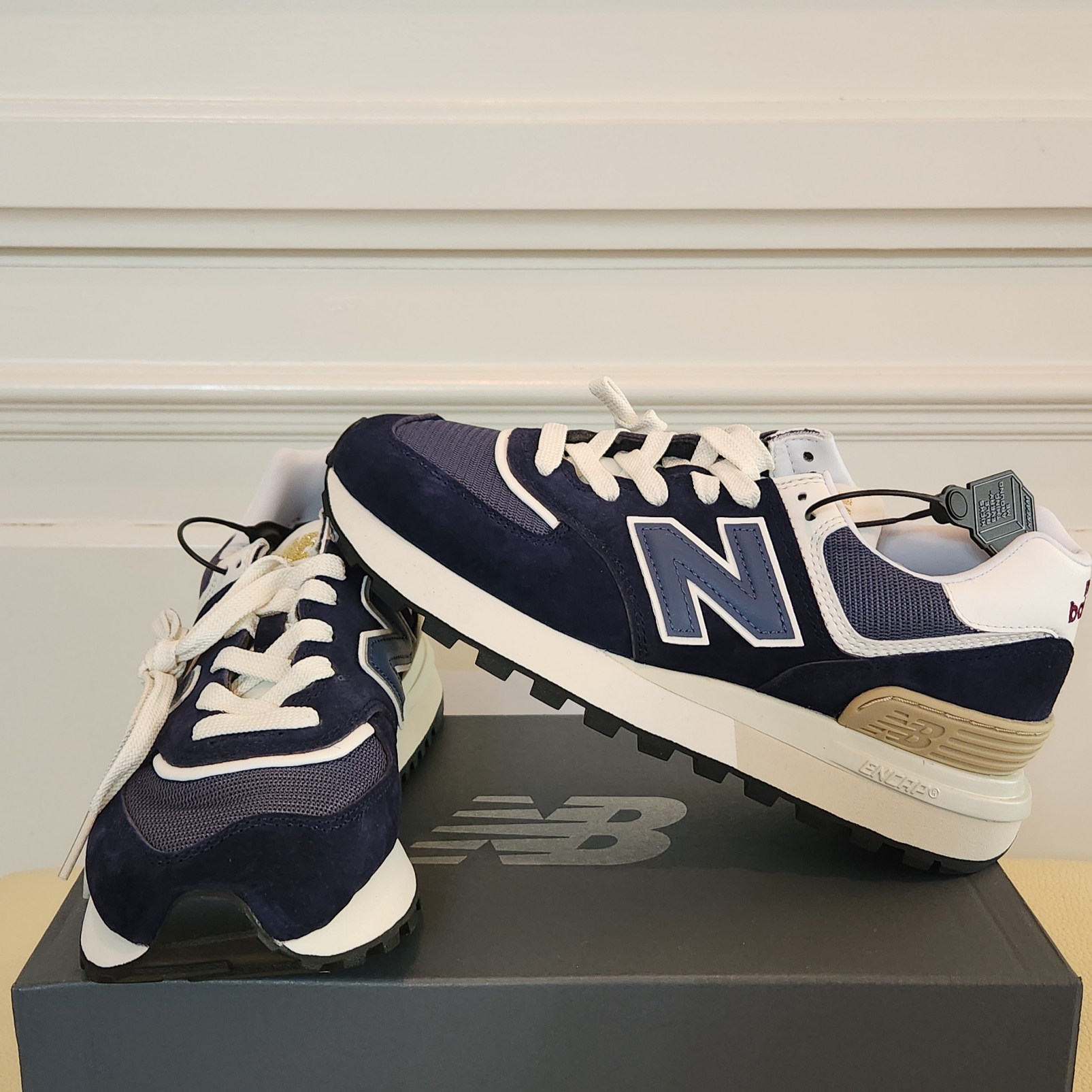New Balance 574 Legacy Navy 착용 스타일 - 1