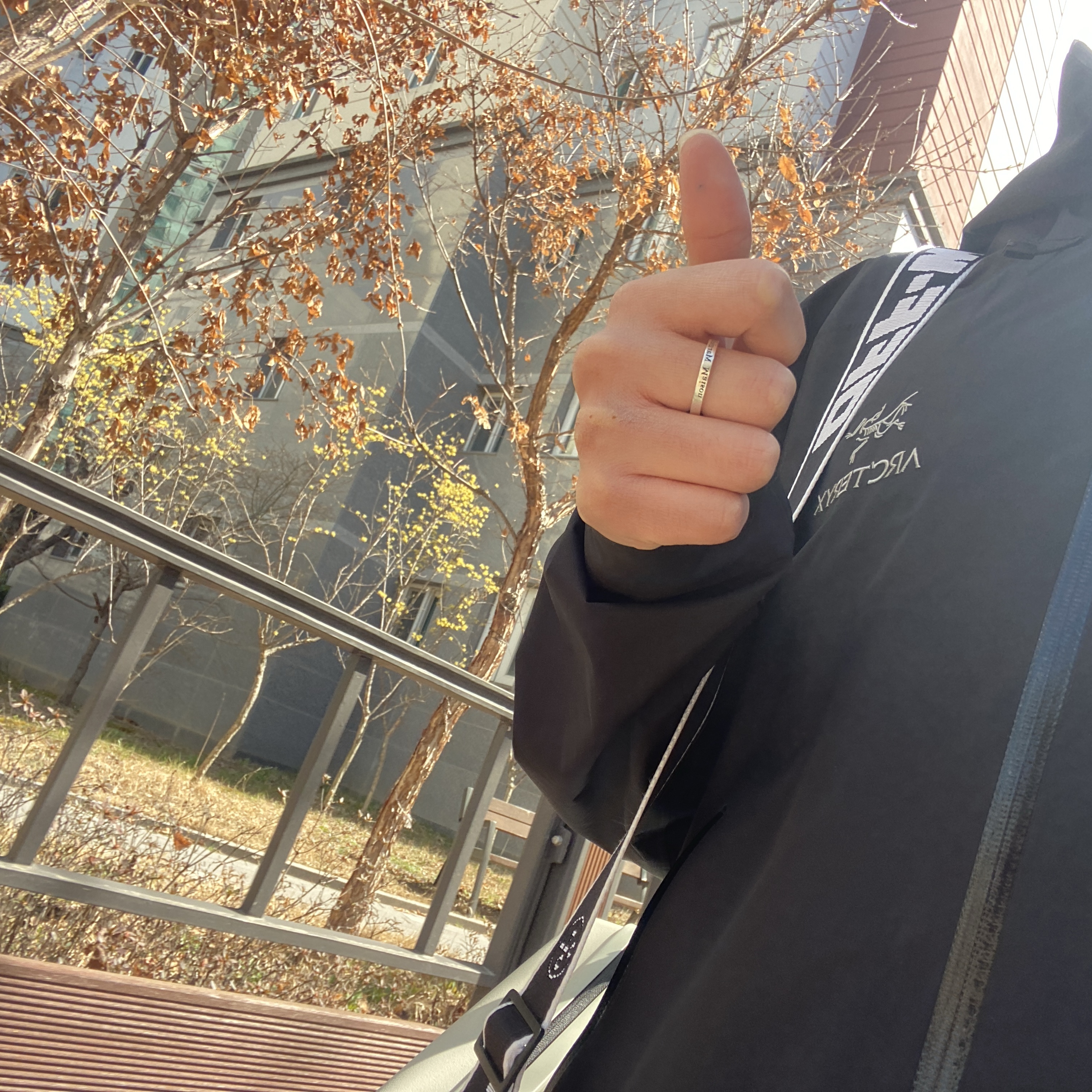 Arc'teryx Beta LT Jacket Black, Off-White x Amore Pacific Protection Box (Without Cosmetics) 착용 스타일