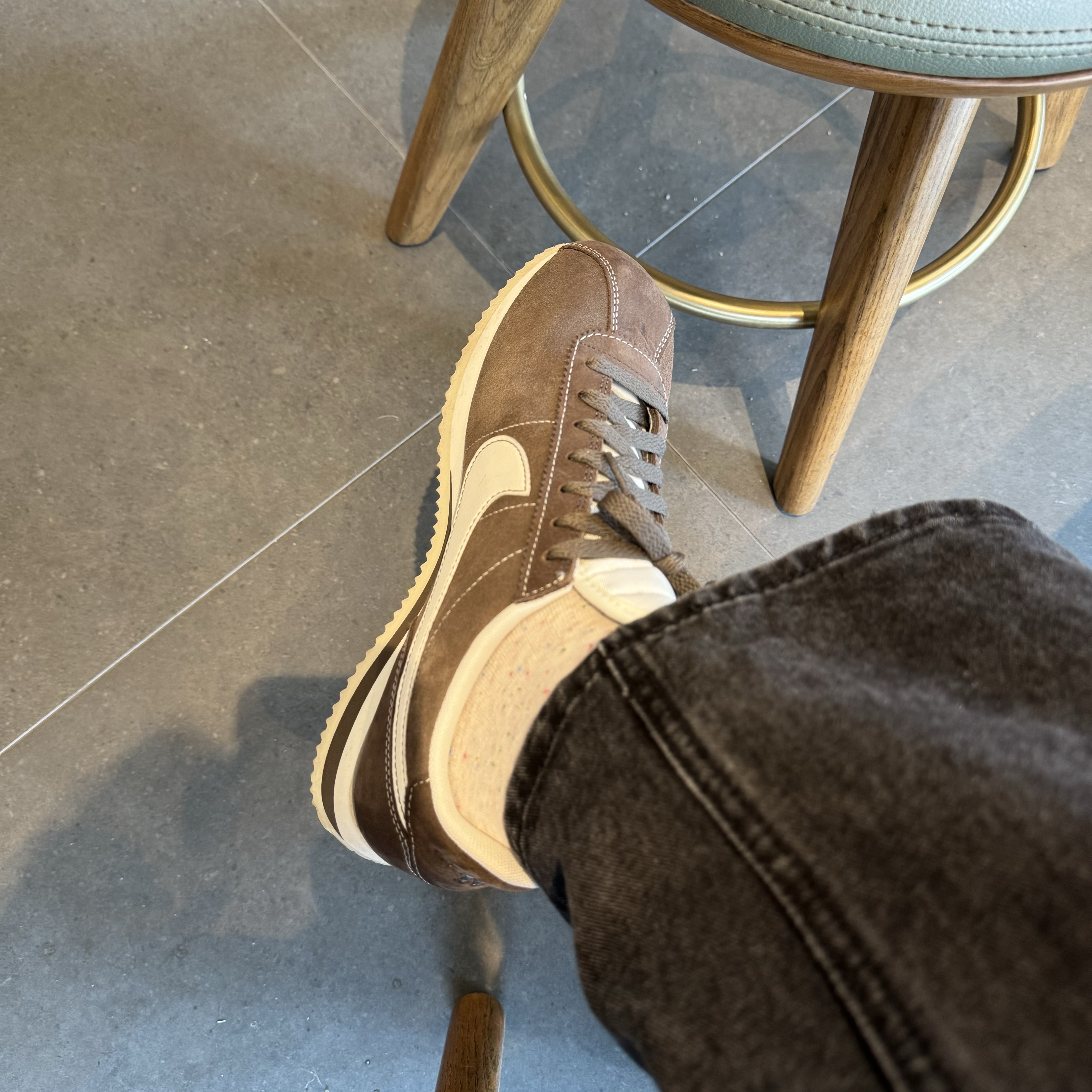 Nike Cortez SE Hangul Day Baroque Brown Sail 착용 스타일 - 1