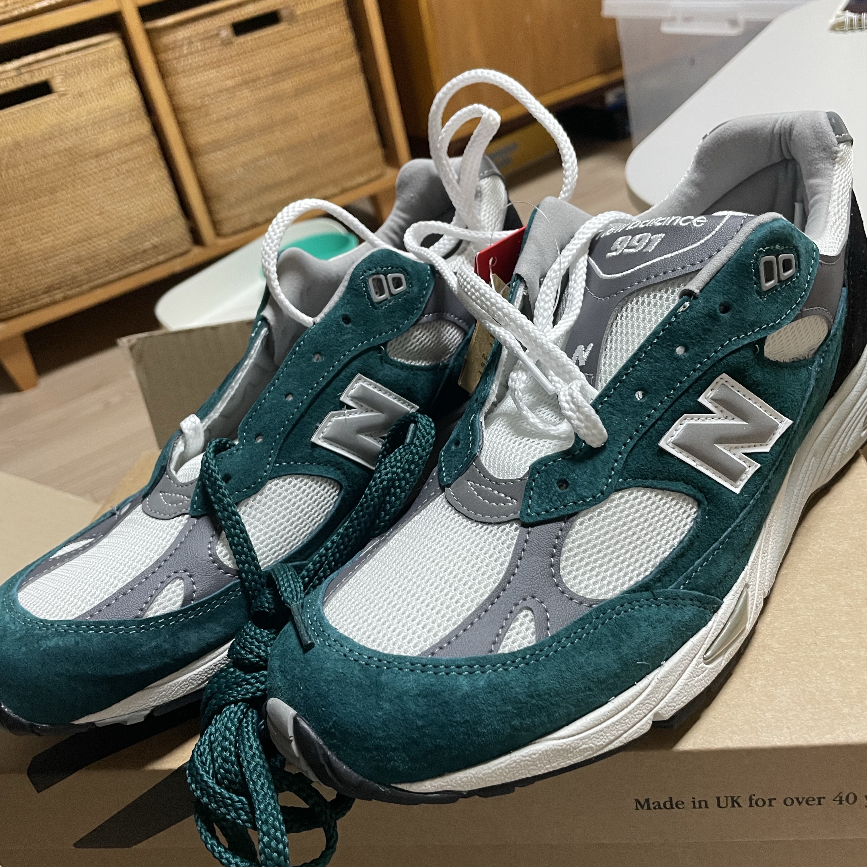 New Balance 991 Made in UK Bright Renaissance Pacific 착용 스타일