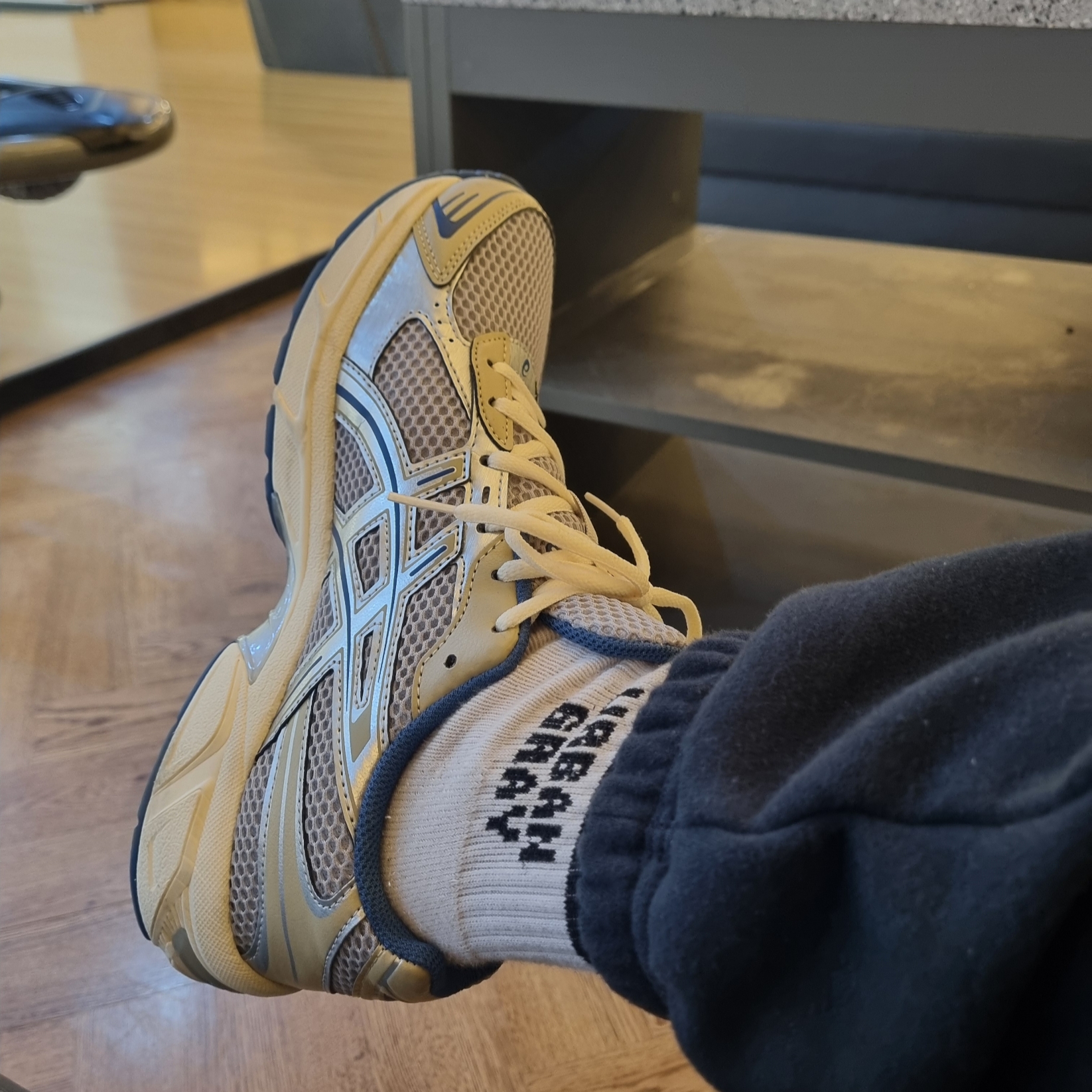 Asics Gel-1130 Oyster Grey Pure Silver 착용 스타일