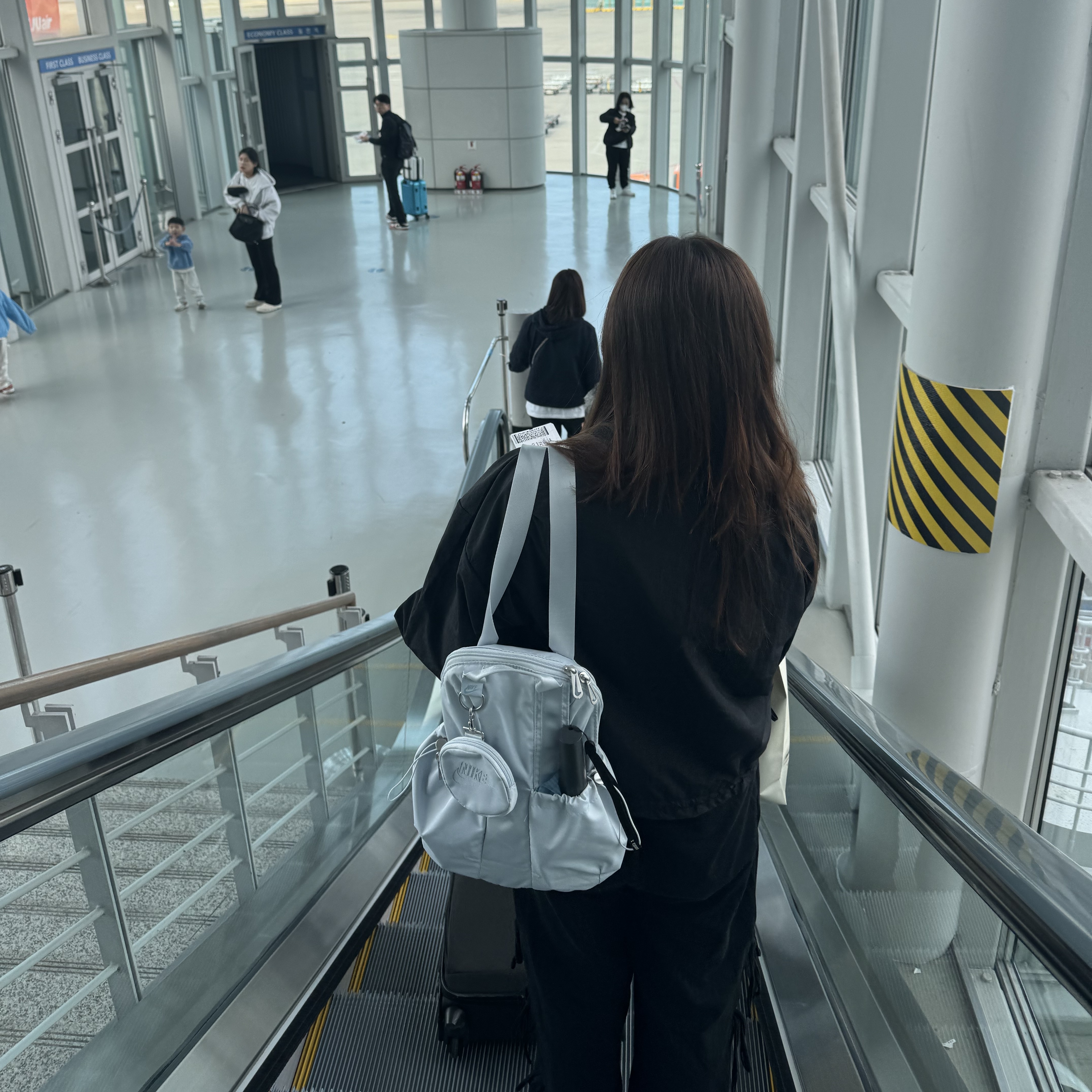 Nike Futura Luxe Mini Backpack Aura 착용 스타일 - 4