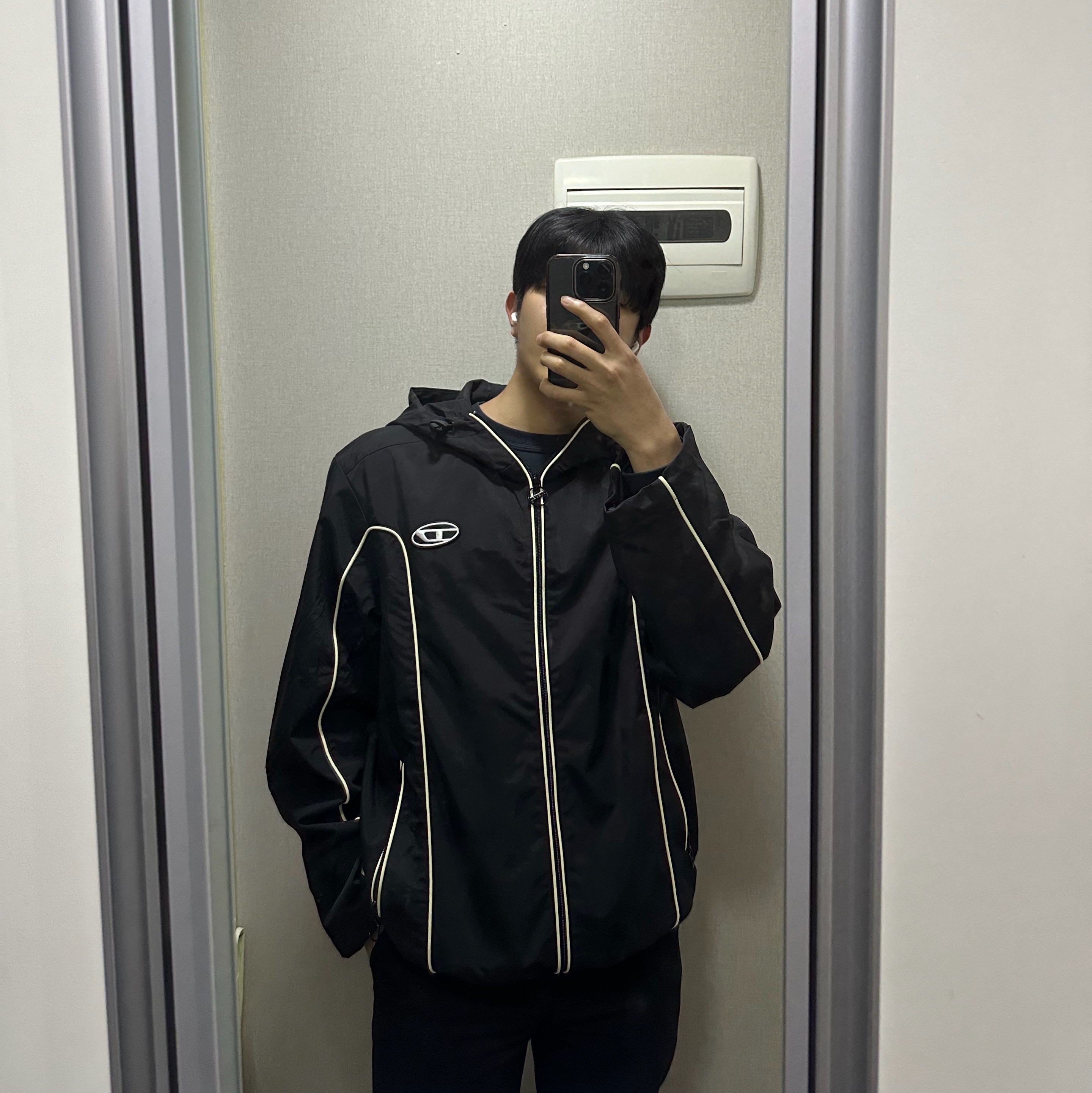 Diesel J-Hives Windbreaker with Contrast Piping Black 착용 스타일