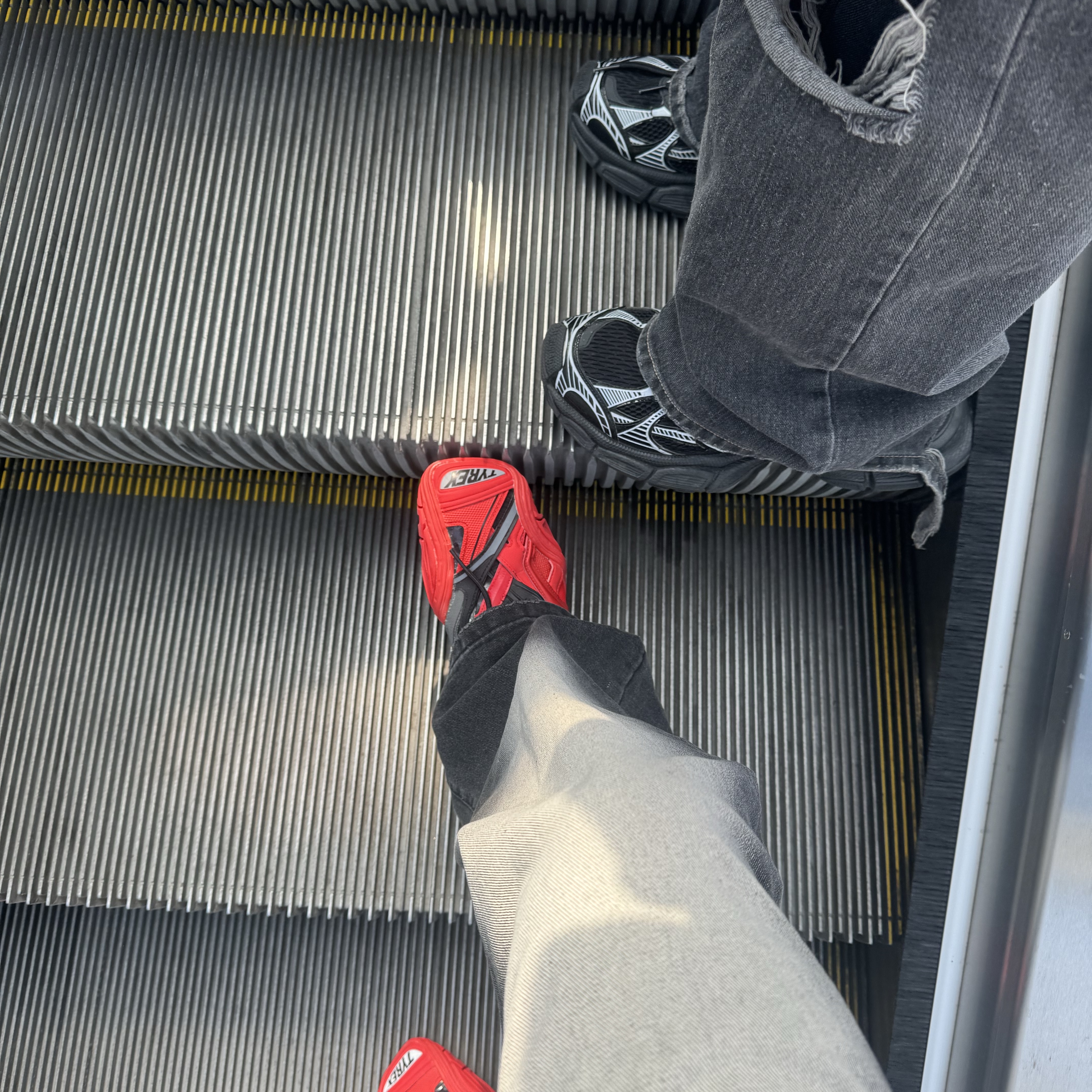 Balenciaga Tyrex Sneakers Black Red, Balenciaga 3XL Sneakers Black White 착용 스타일