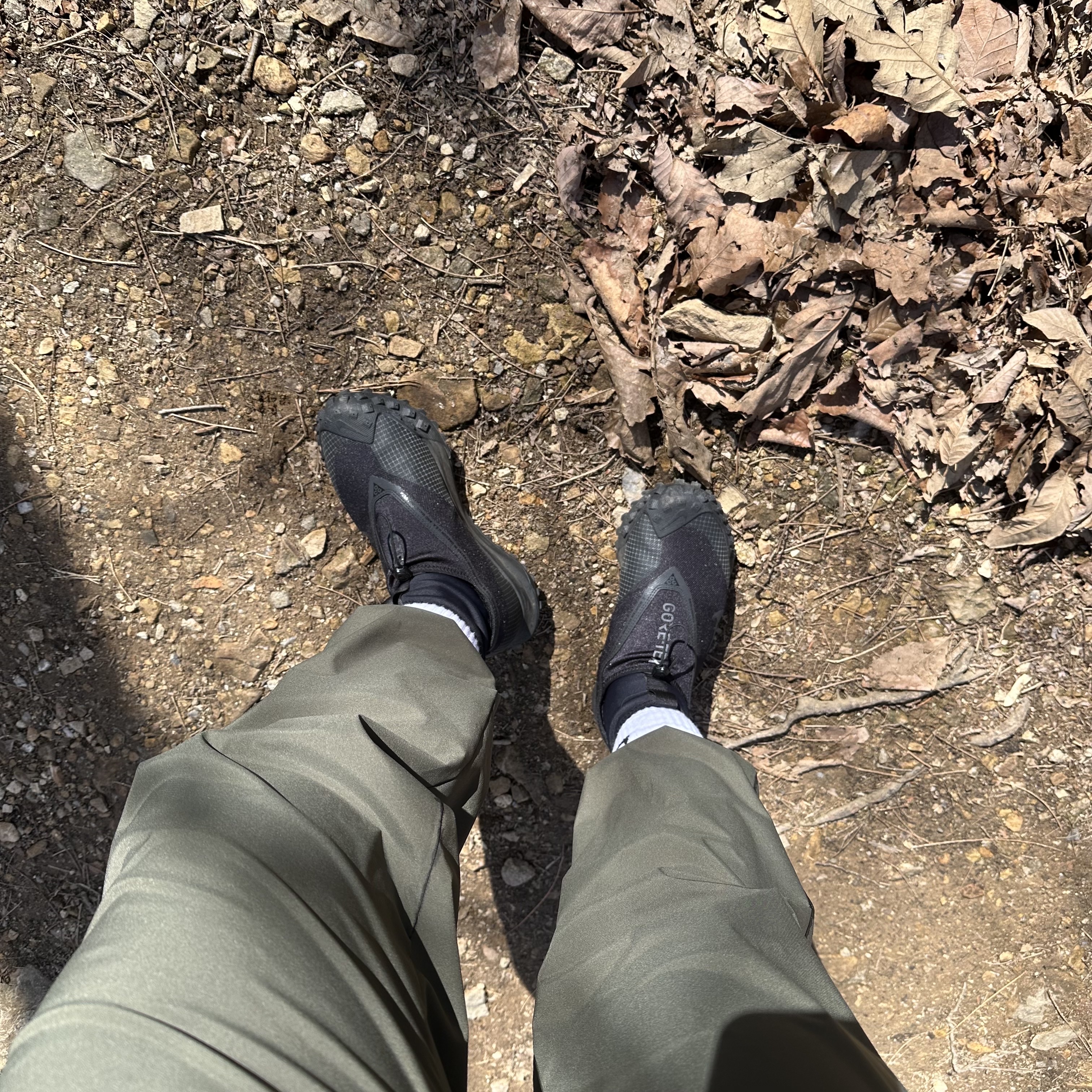 Nike ACG Mountain Fly Gore-Tex Black and Dark Grey 착용 스타일