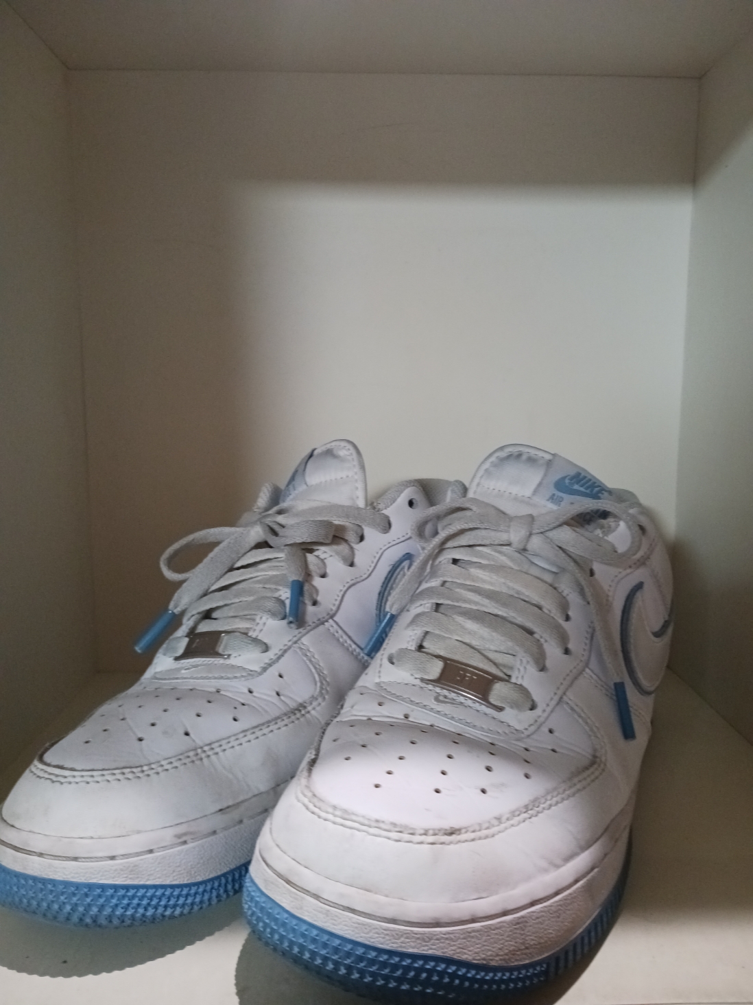 Nike Air Force 1 '07 White University Blue 착용 스타일 - 2