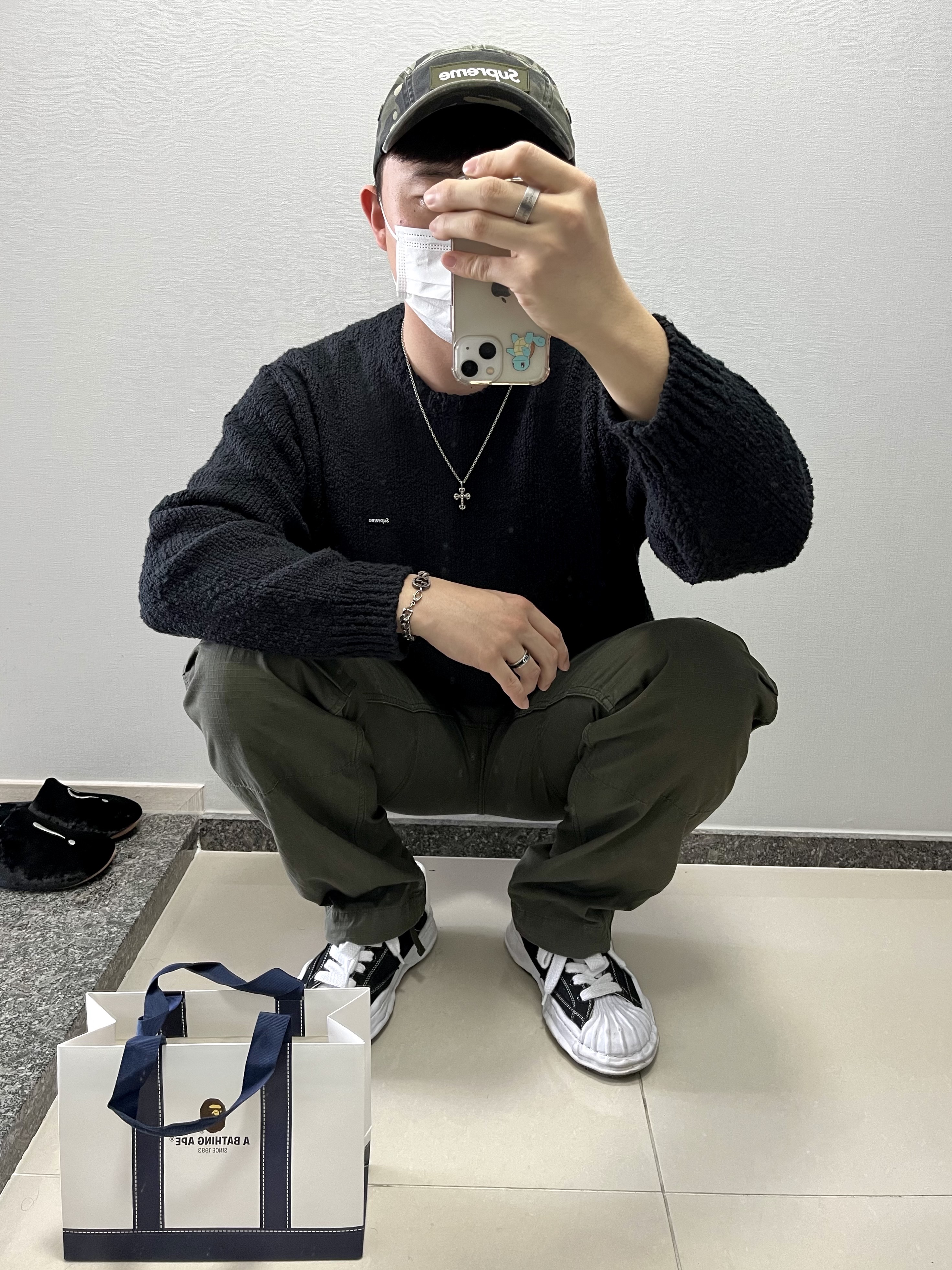Supreme Boucle Small Box Sweater Black - 24SS, Carhartt WIP Columbia Ripstop Regular Cargo Pants Rhino 착용 스타일