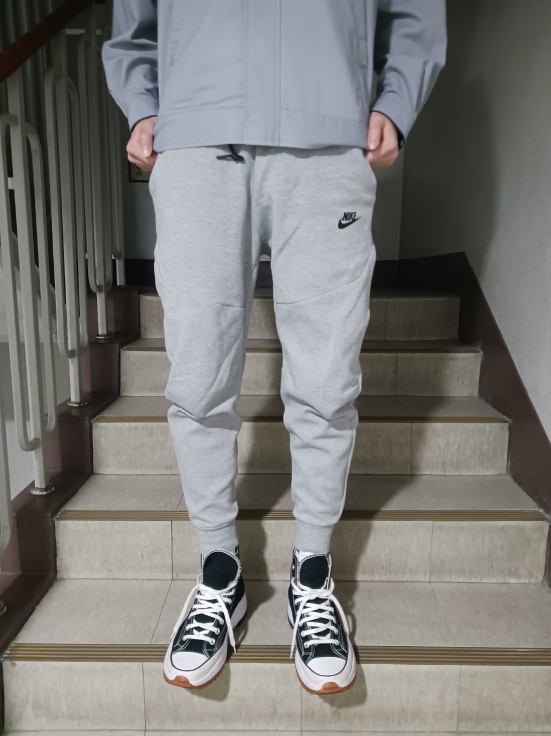 Converse Run Star Hike Hi Black White Gum 착용 스타일 - 3
