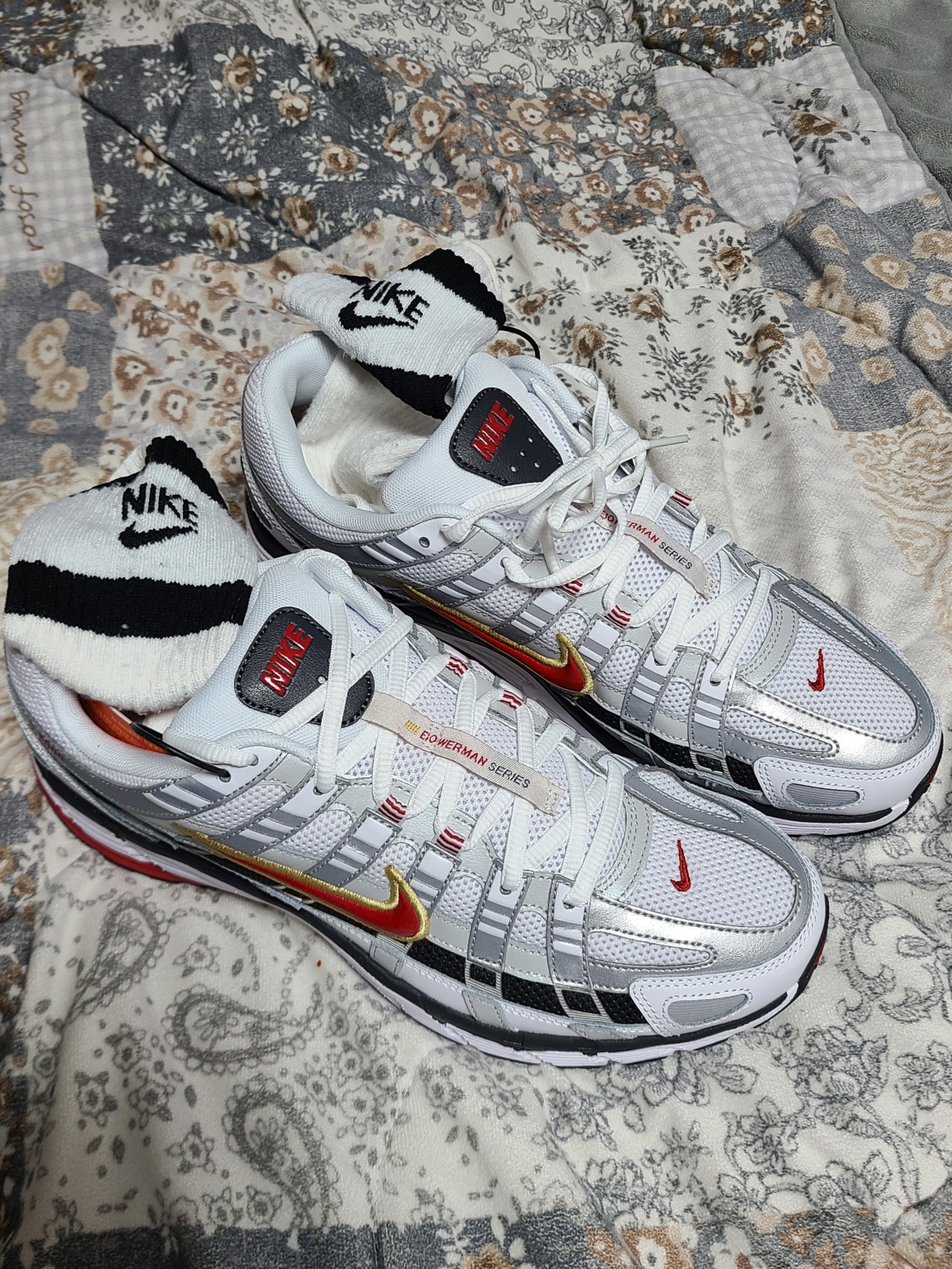 Nike P-6000 White Varsity Red 착용 스타일 - 1