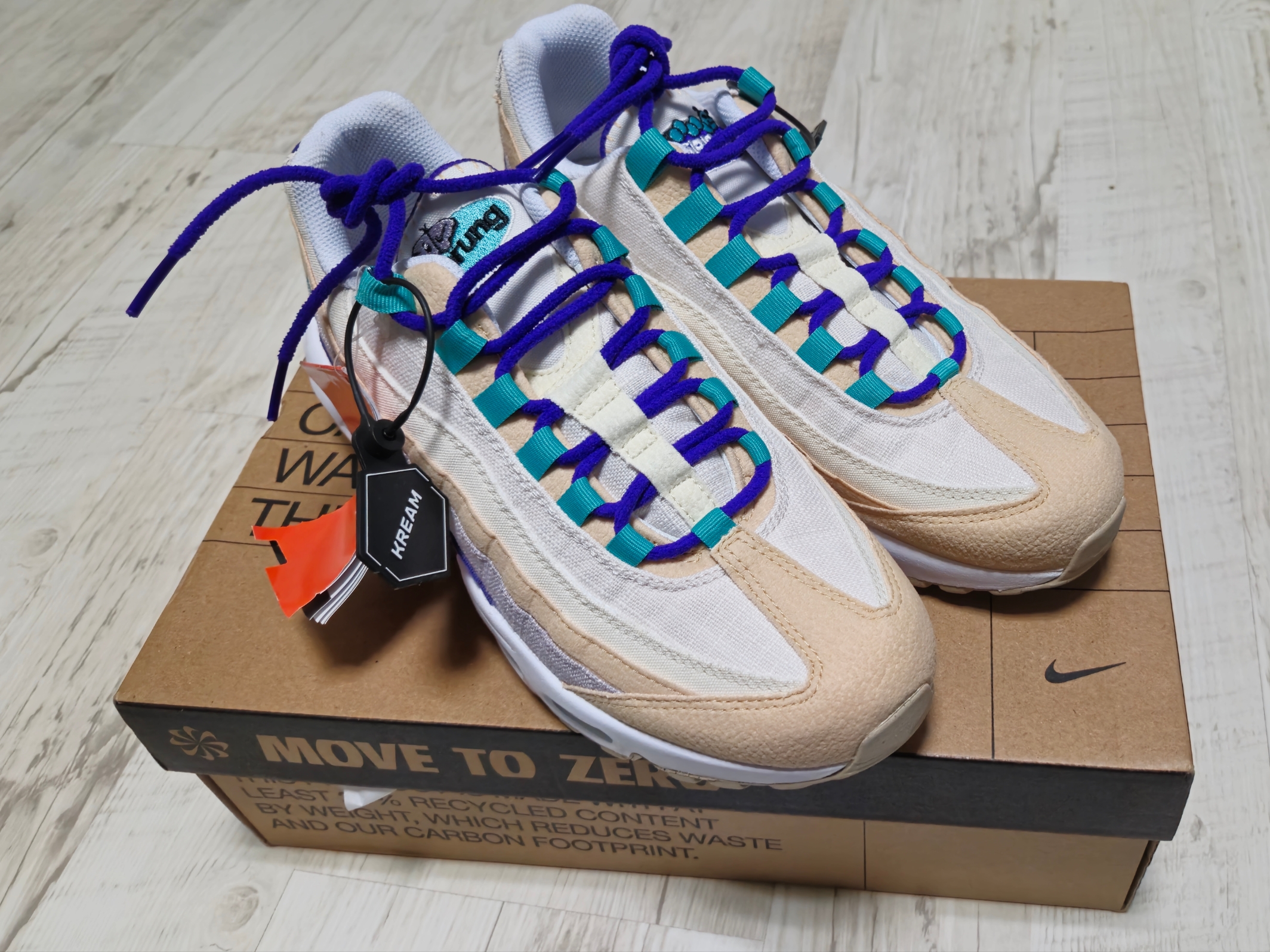 Nike Air Max 95 SE Coconut Milk Phantom 착용 스타일 - 2