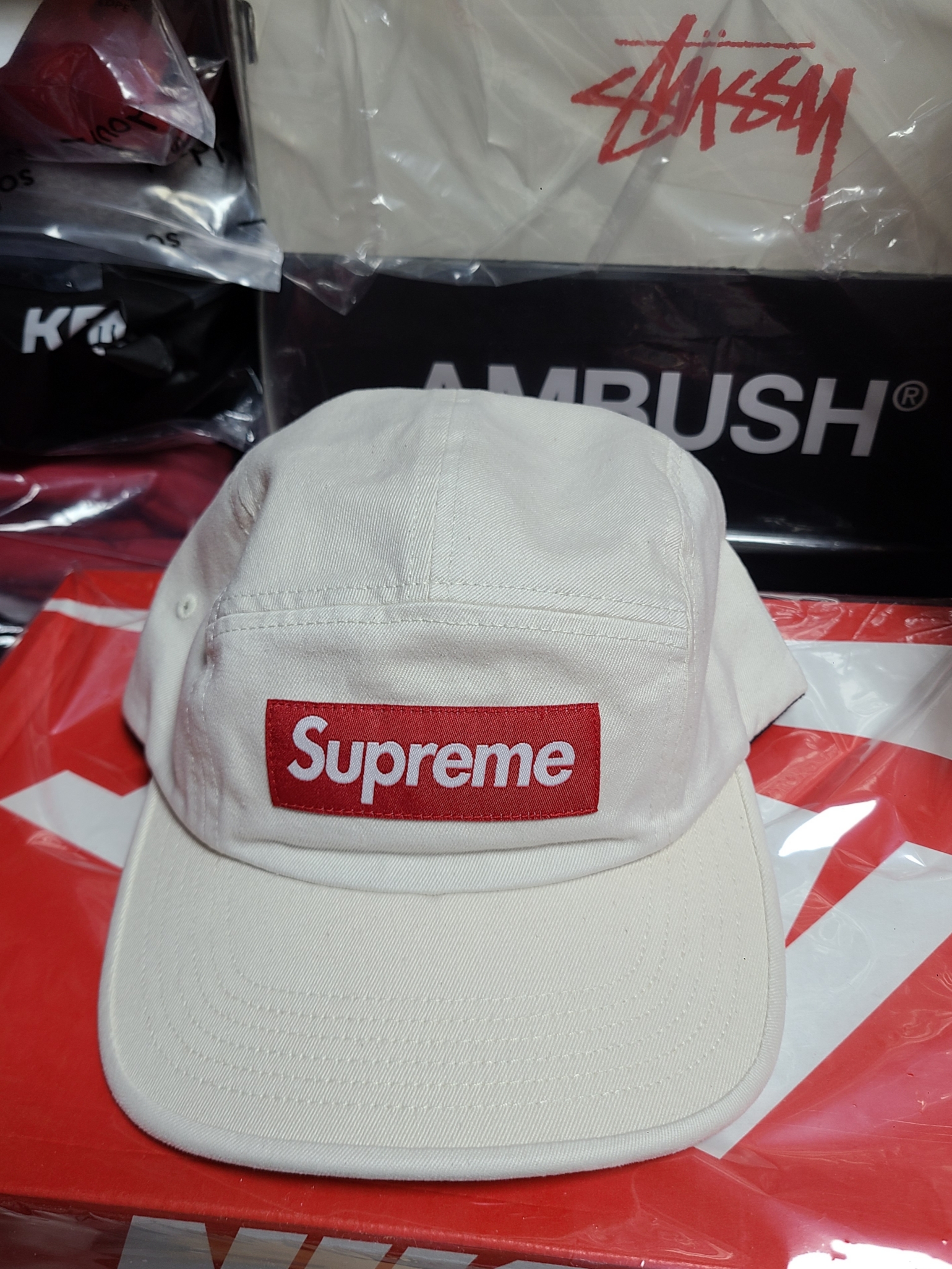 Supreme Washed Chino Twill Camp Cap Natural - 24SS 착용 스타일 - 1