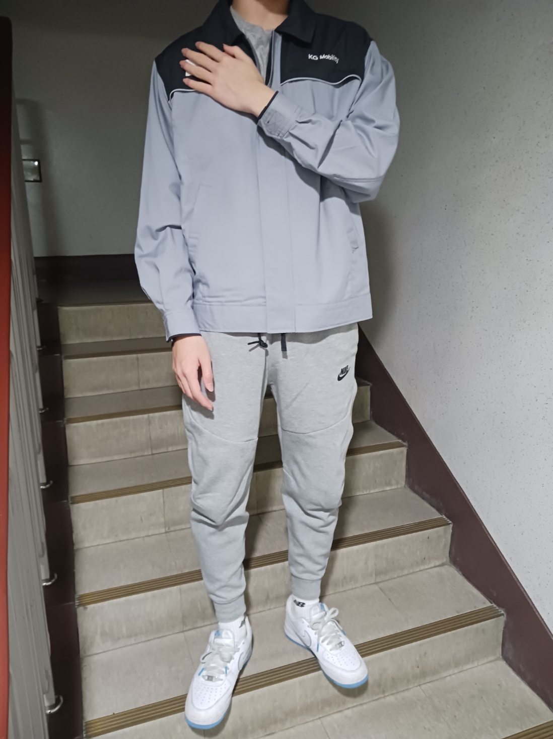 Nike Air Force 1 '07 White University Blue, Nike NSW Tech Fleece Jogger Dark Grey Heather - Asia 착용 스타일 - 2
