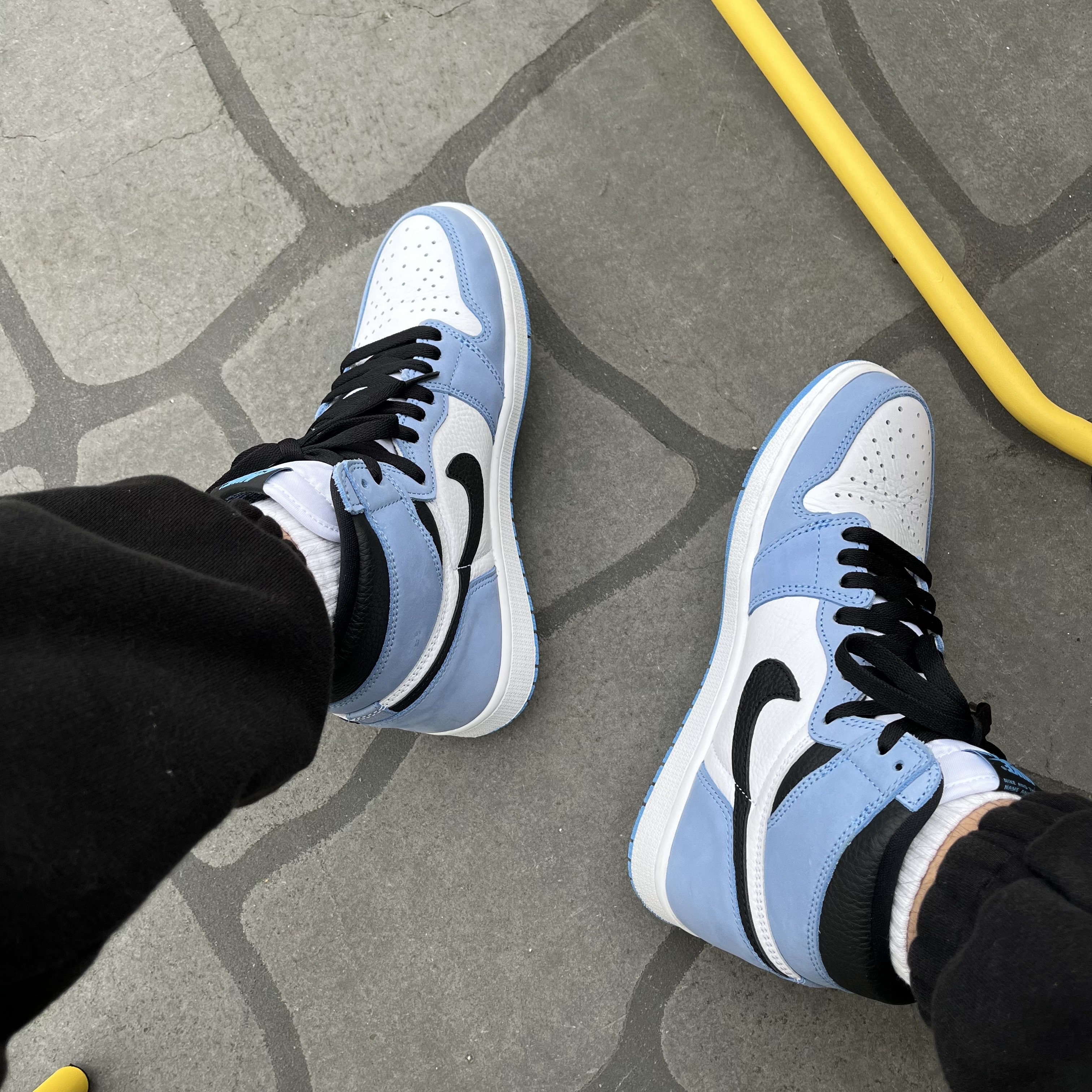 Jordan 1 Retro High OG University Blue 착용 스타일