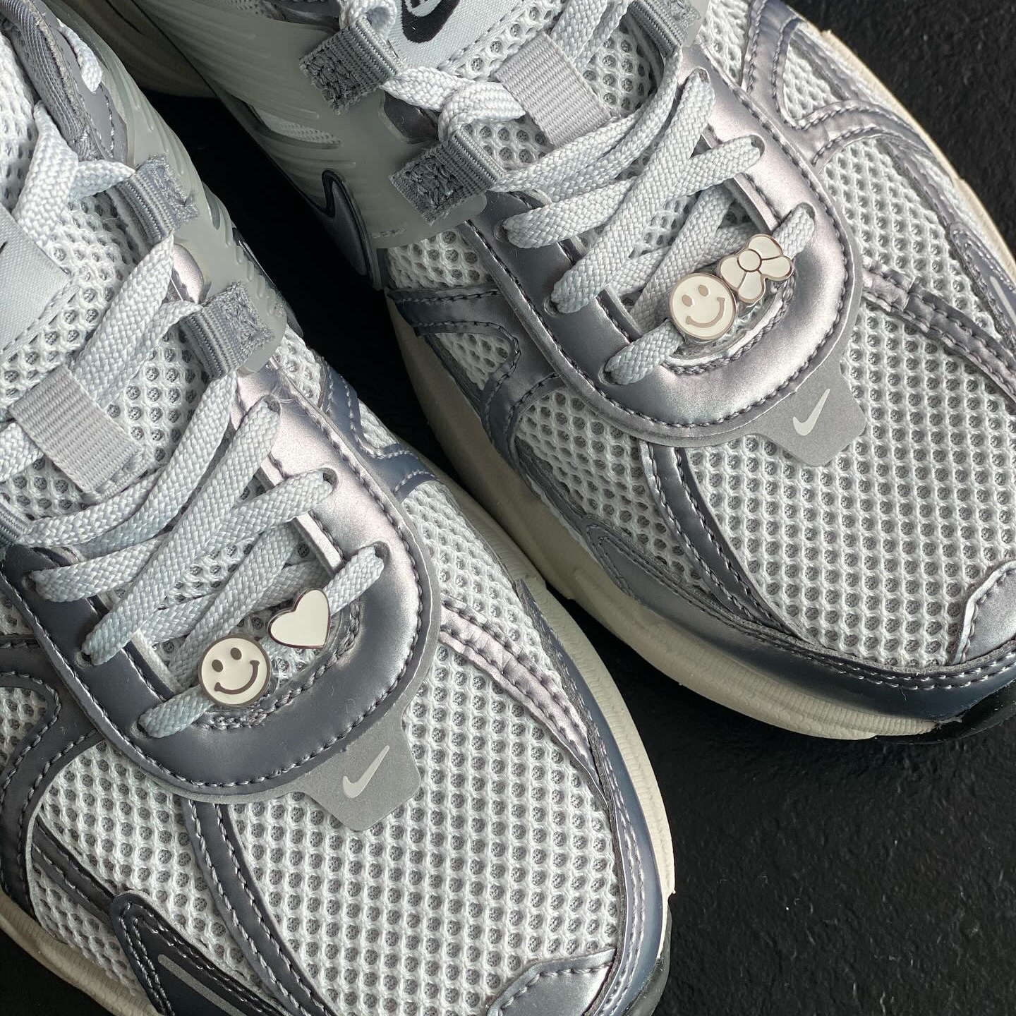 Nike V2K Run Pure Platinum Wolf Grey 착용 스타일
