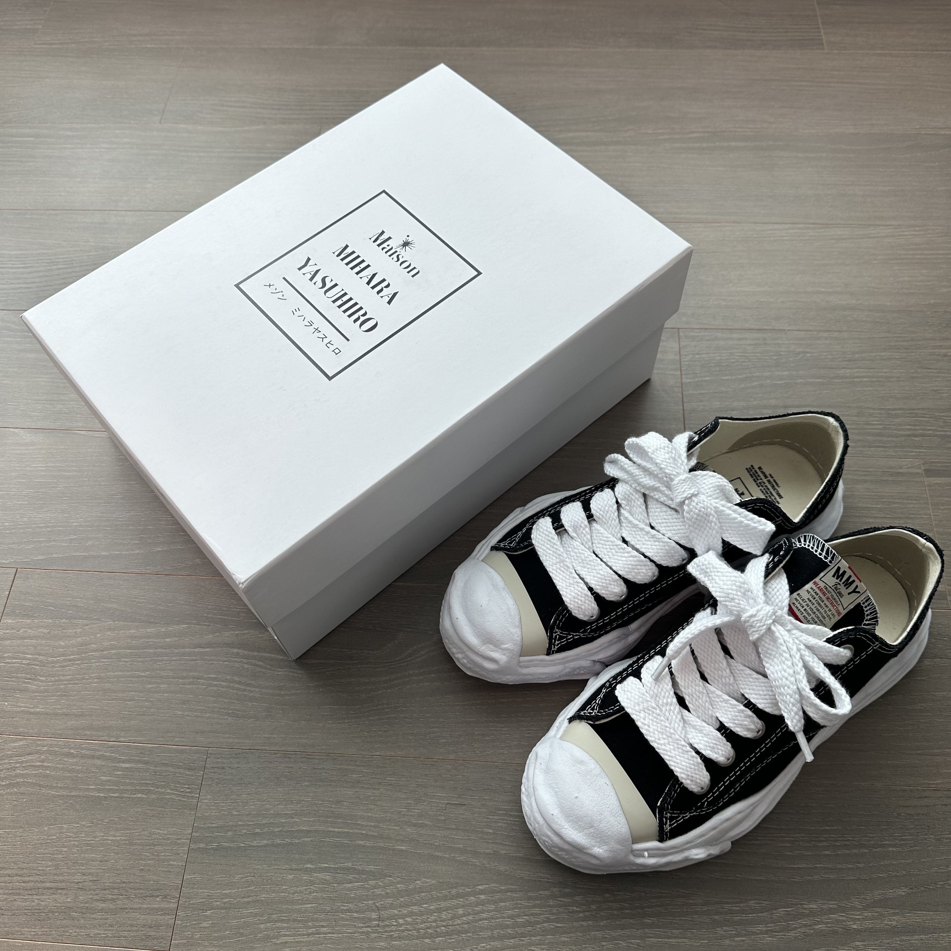 Maison Mihara Yasuhiro Hank OG Sole Canvas Low-top Sneakers Black 착용 스타일 - 10
