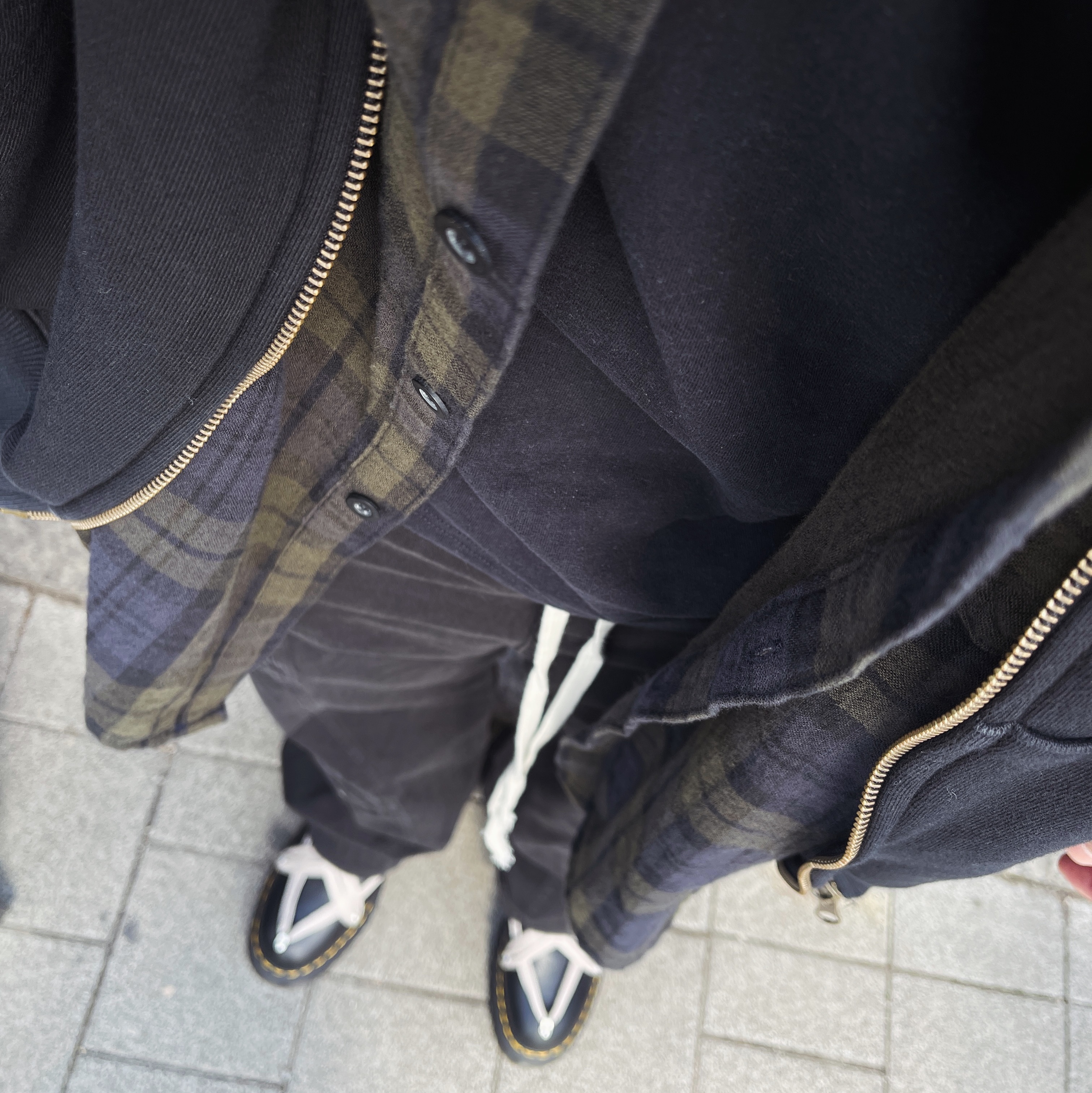 Undermycar Fisky Double Layered Shirts Hood Zip-Up Bronze Green - 23FW, Dr. Martens x Rick Owens 1460 RO Leather Lace Up Platform Boots Black Lunar 착용 스타일