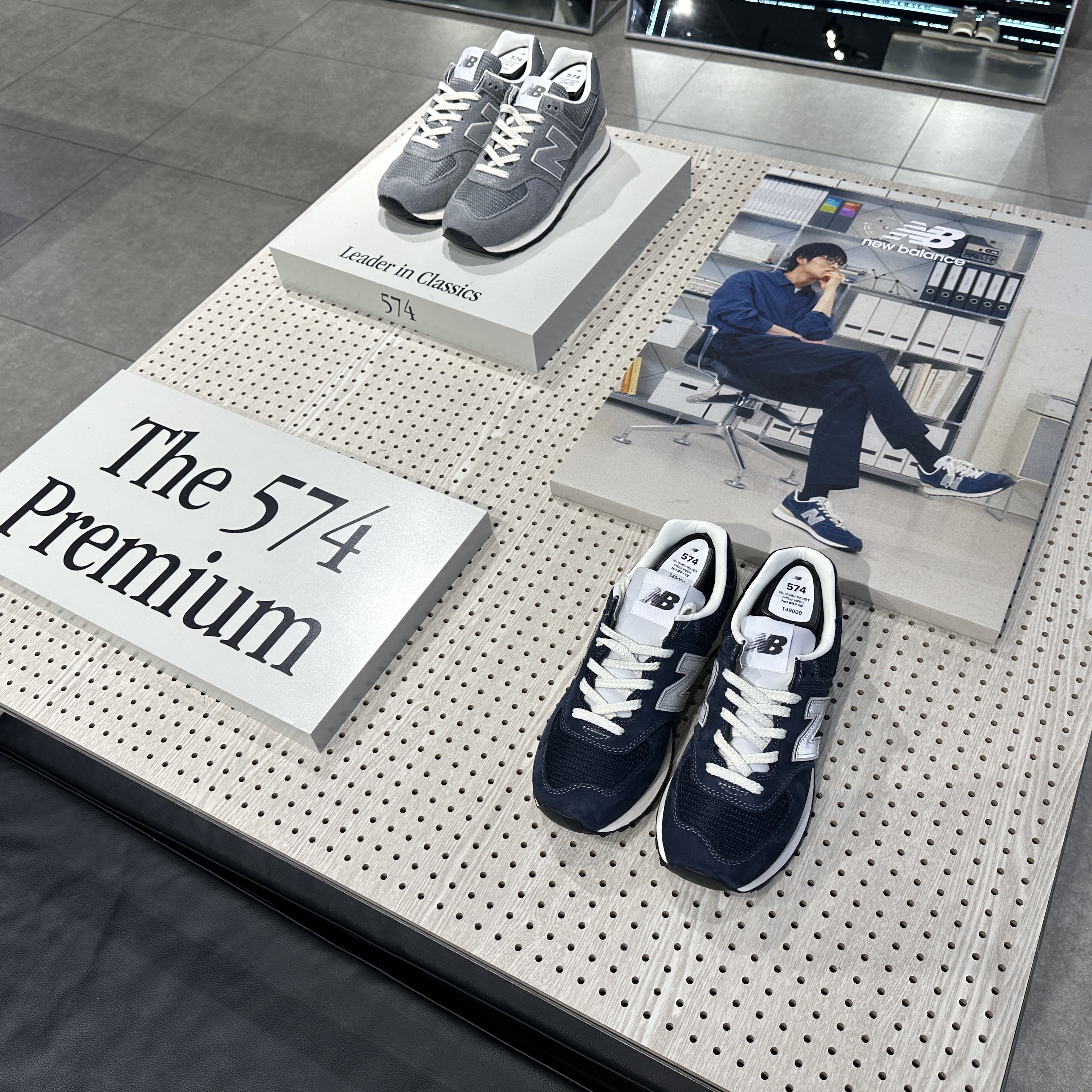 New Balance x Pottery 574 Premium Hard Navy, New Balance x Pottery 574 Premium Soft Grey 착용 스타일 - 1