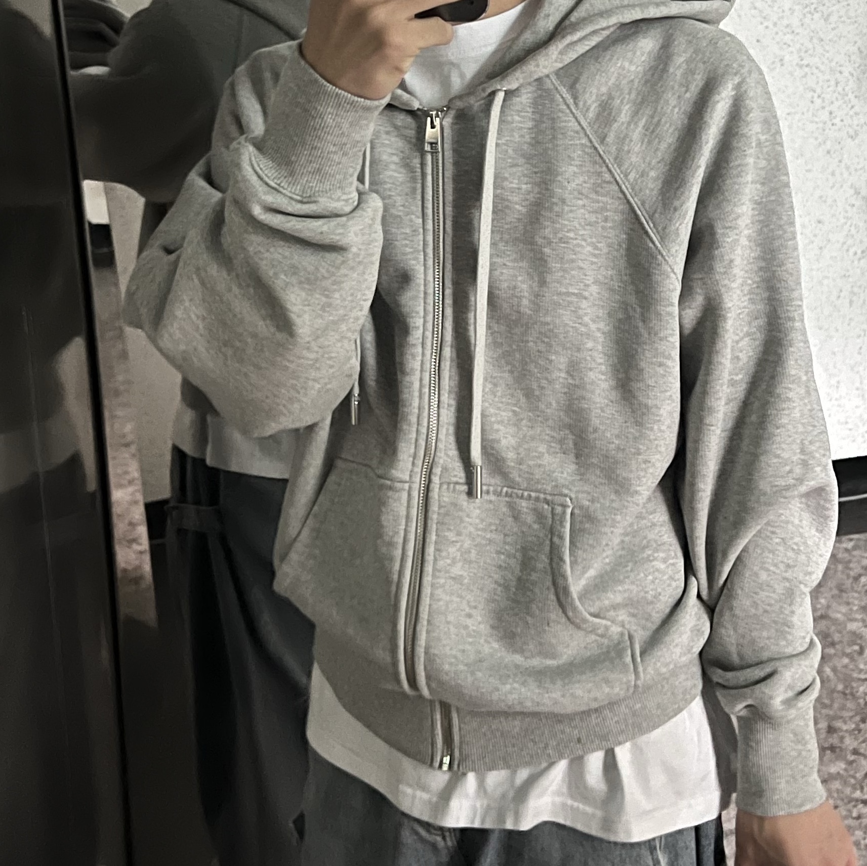 AMI de Coeur Cotton Zipped Hoodie Heather Ash Grey 착용 스타일