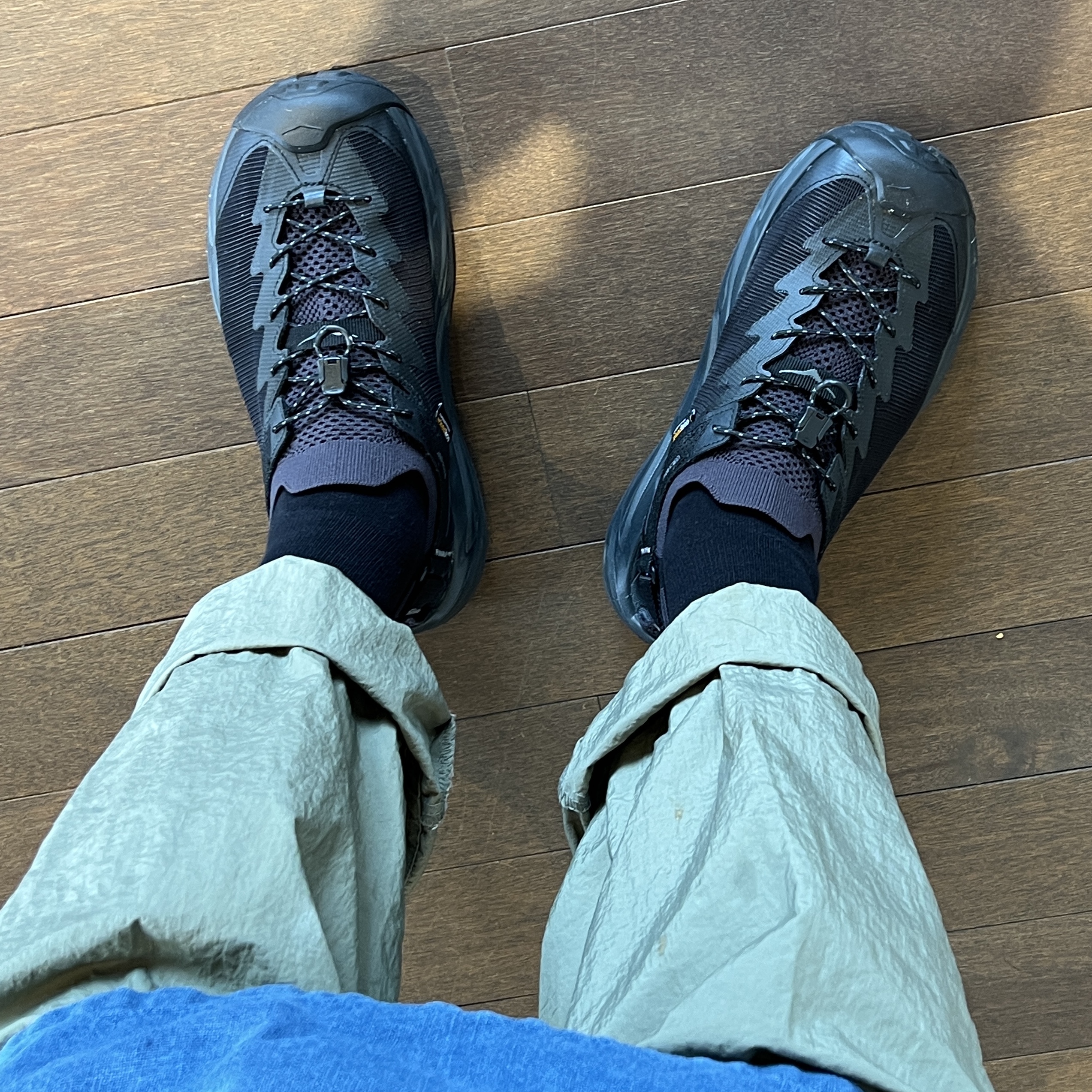 Hoka Hopara 2 Black 착용 스타일
