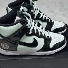 Nike Dunk High Barely Green 착용 스타일