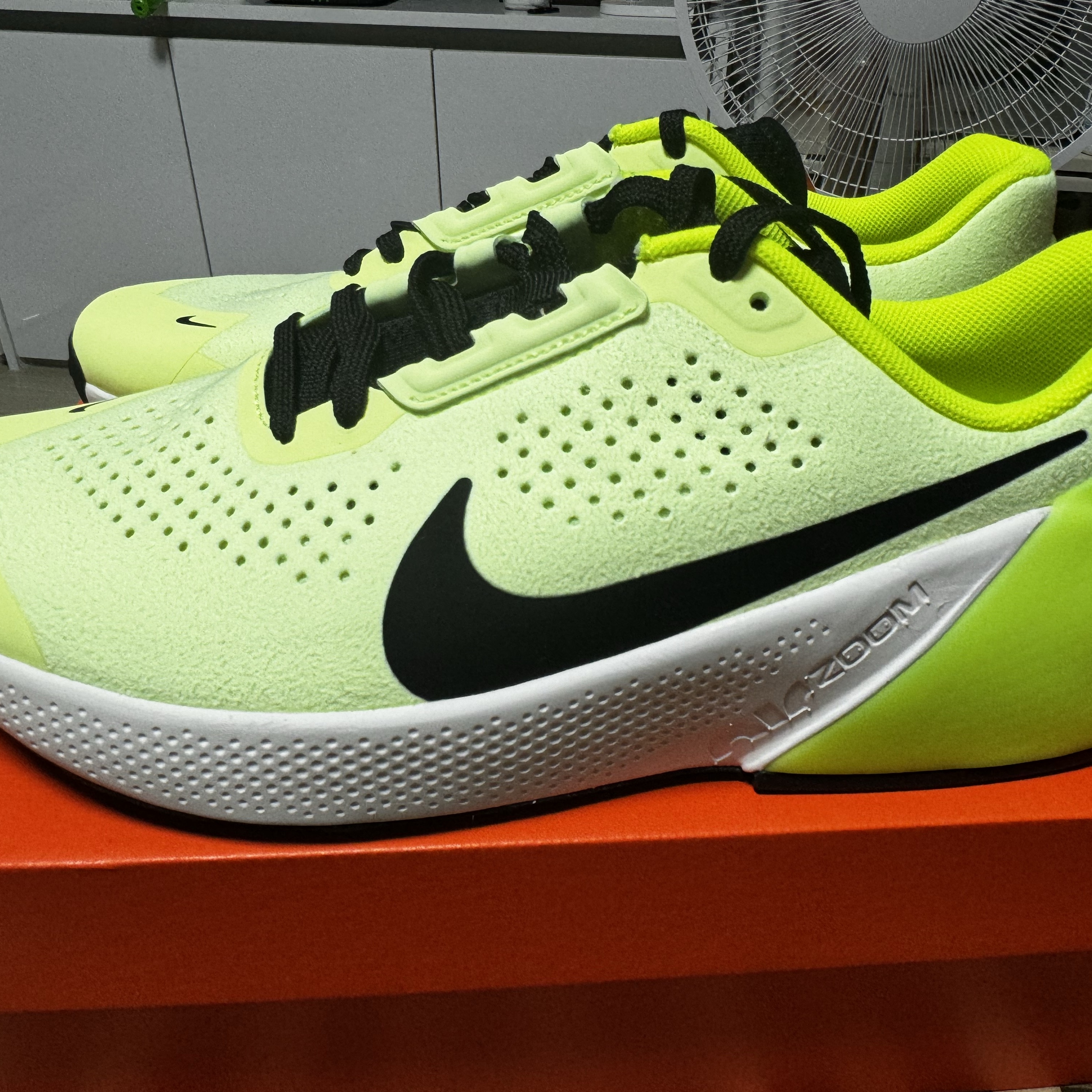 Nike Air Zoom TR 1 Volt Phantom 착용 스타일 - 1