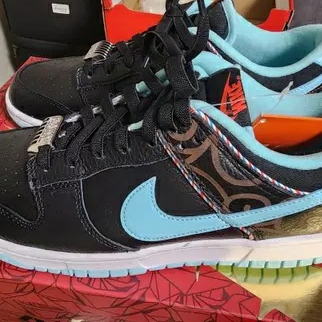 Nike Dunk Low Retro SE Barber Shop Black 착용 스타일
