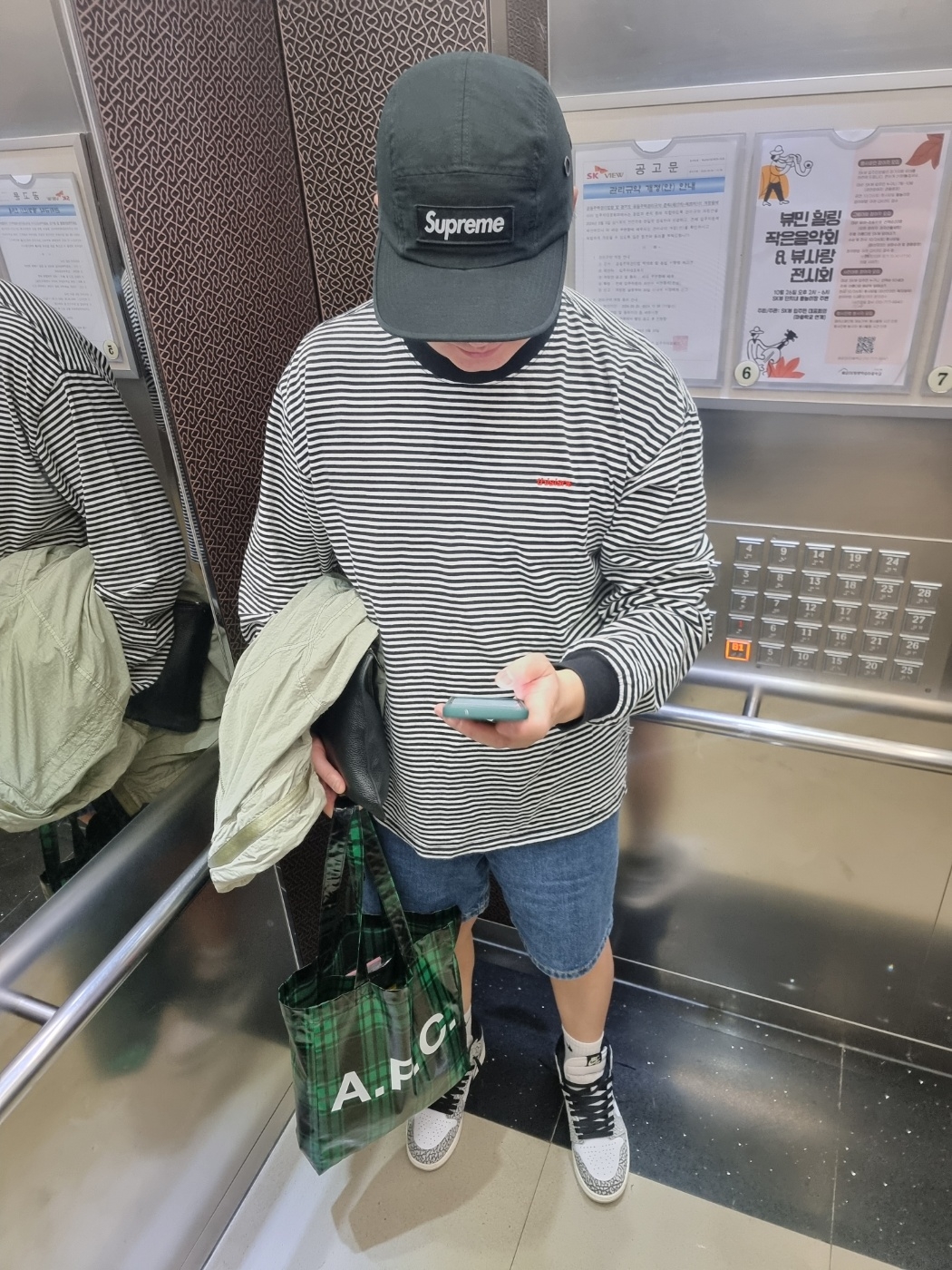 Supreme Military Camp Cap Black - 24FW, Jordan 1 Retro High OG White Cement 착용 스타일