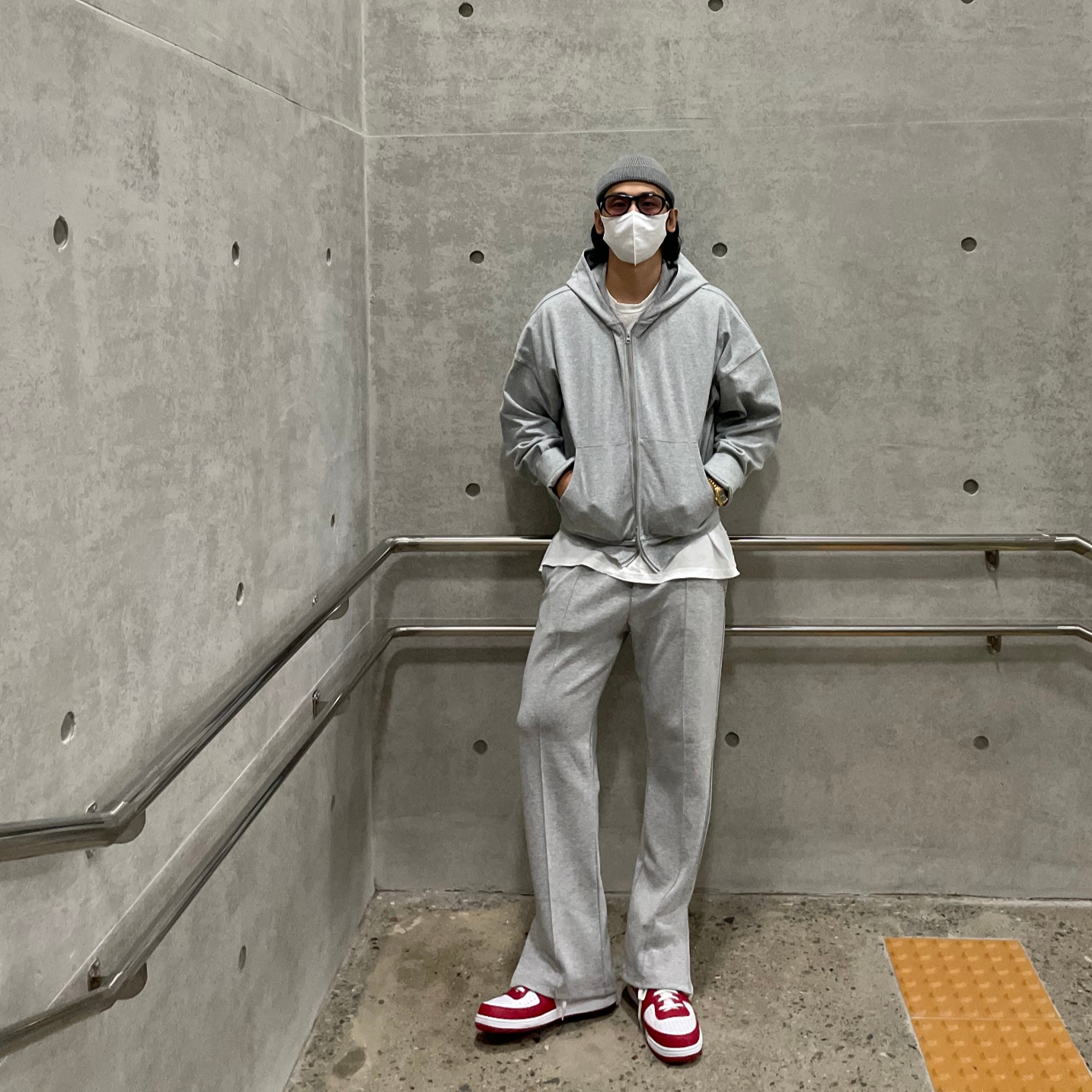 Nike Terminator High University Red and White, Gentle Monster Oaa 01(V) Black 착용 스타일 - 1
