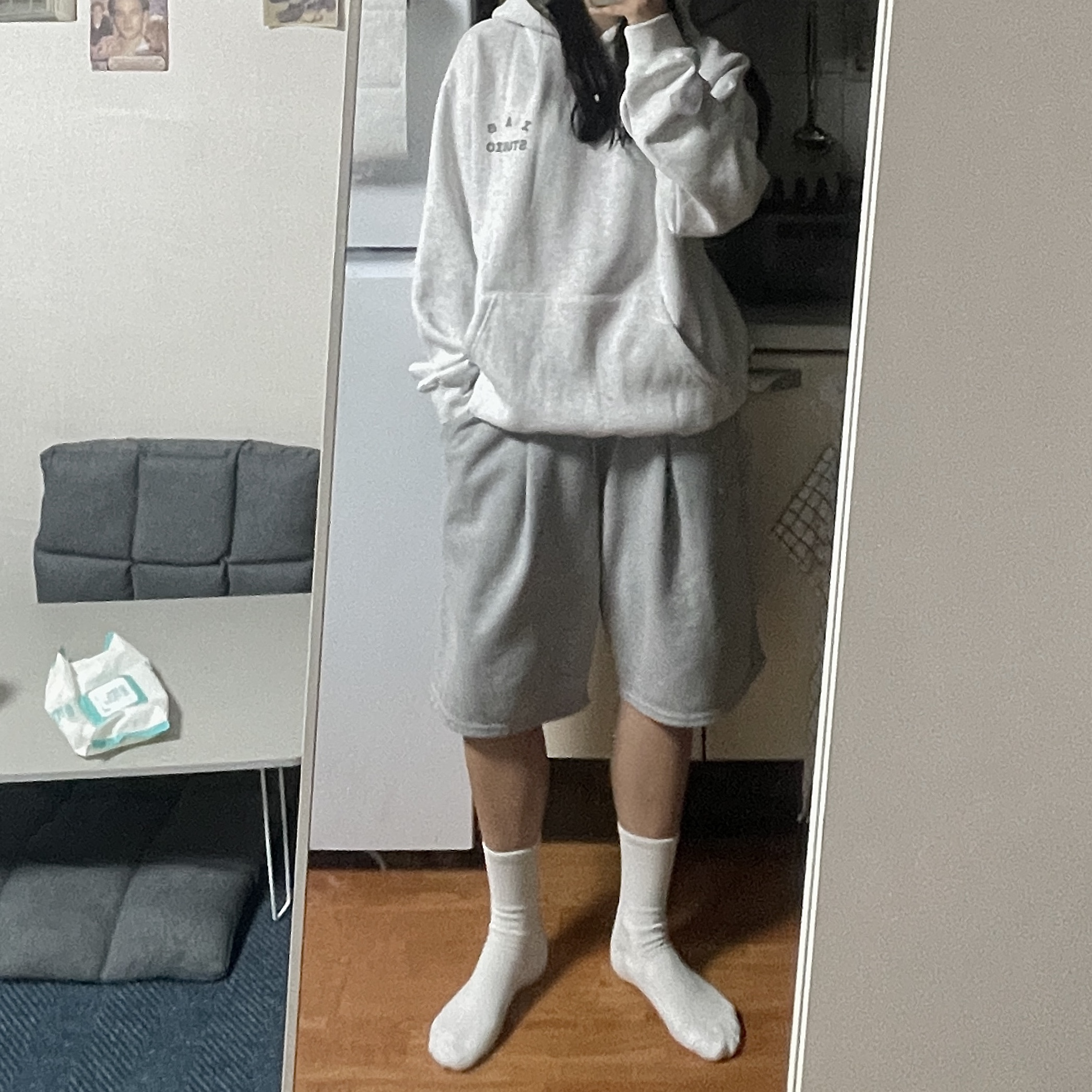 IAB Studio Hoodie Light Gray 착용 스타일 - 1
