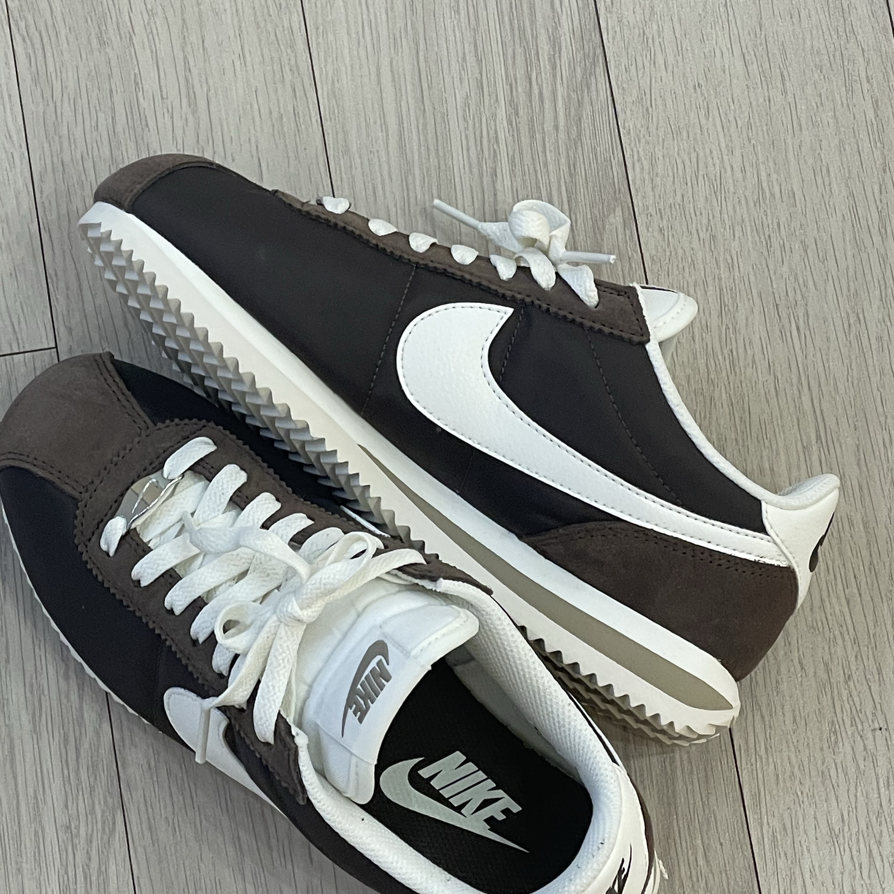 (W) Nike Cortez Baroque Brown 착용 스타일