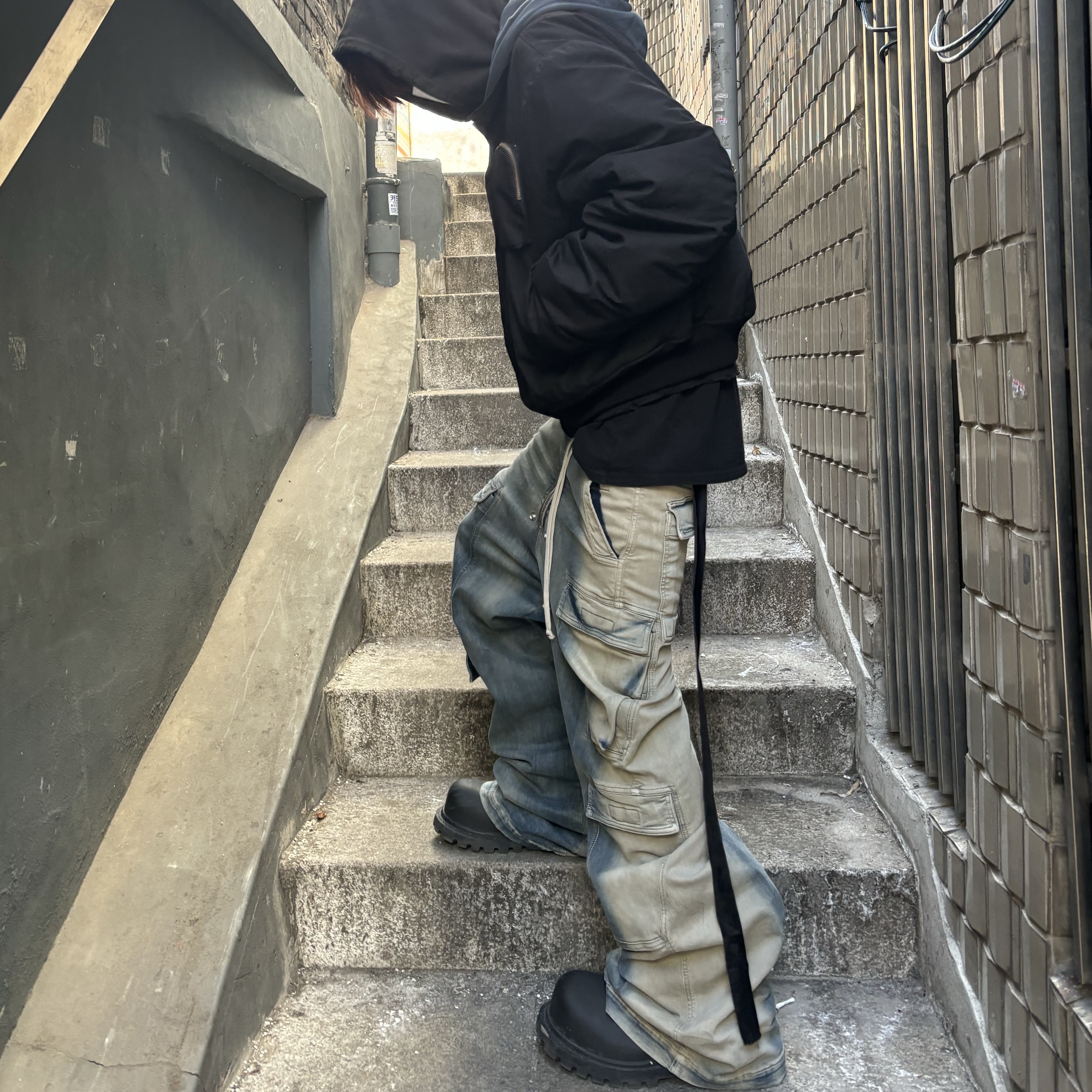 Rick Owens Double Cargo Jumbo Belas Jeans Mineral Pearl Degrade, Balenciaga Steroid Derby Black 착용 스타일 - 1