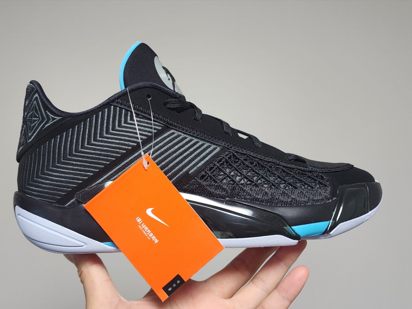 Jordan XXXVIII Low PF Black Anthracite 착용 스타일