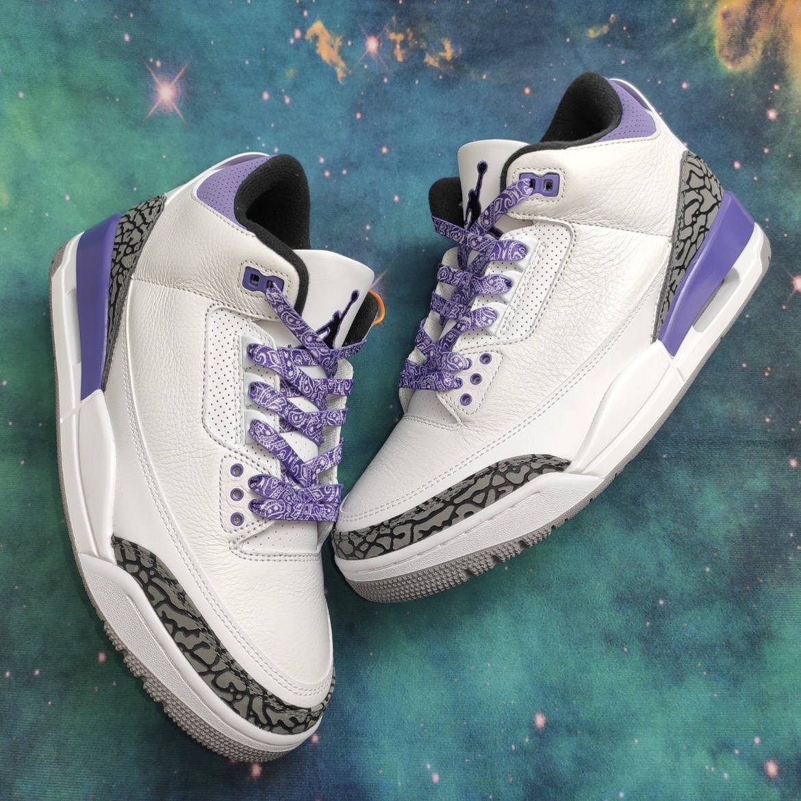 Nike Air Force 1 '07 LV8 Hoops White Canyon Purple 착용 스타일 - 3