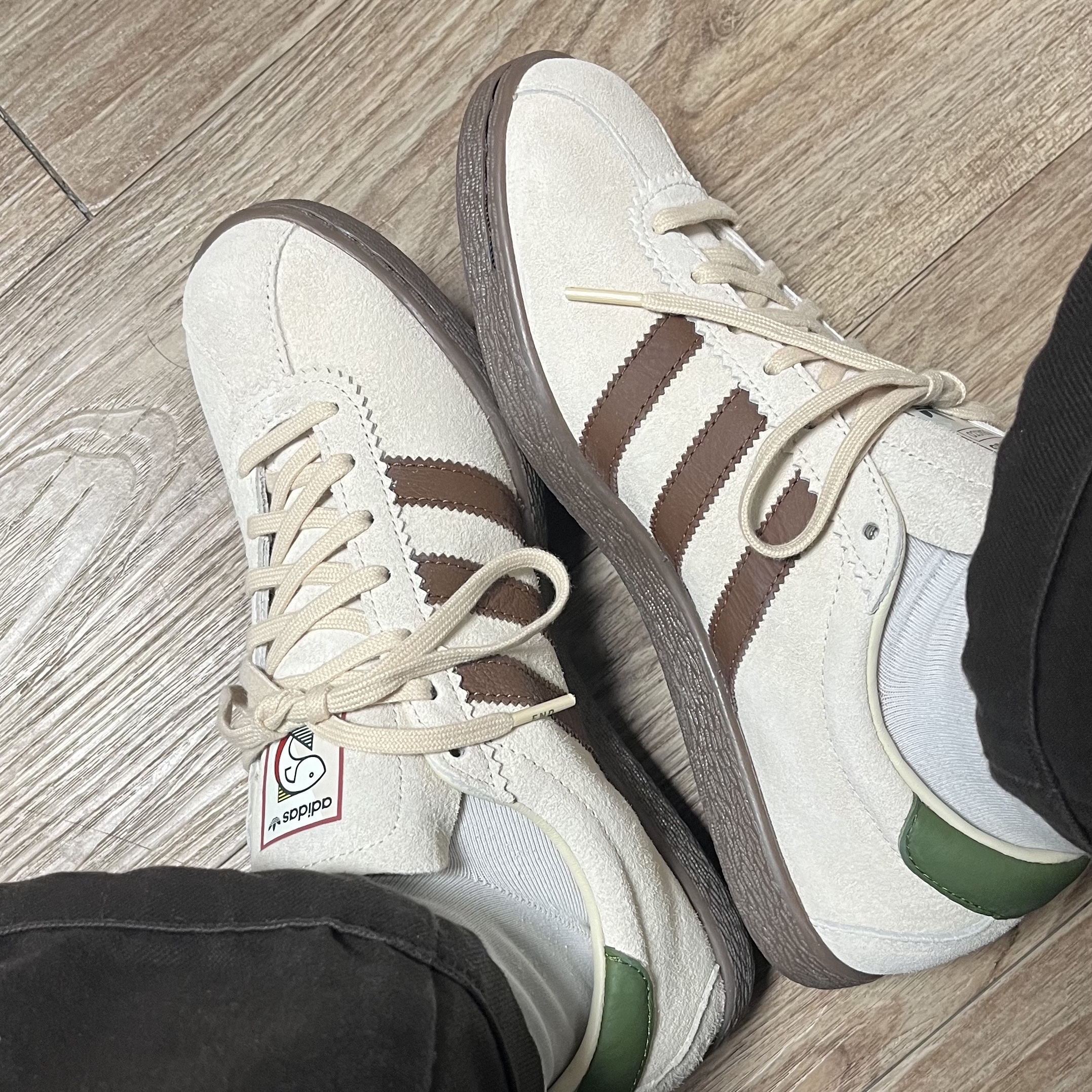 Adidas x END. Tobacco Flyfishing Ecru Tint Gum 착용 스타일 - 2