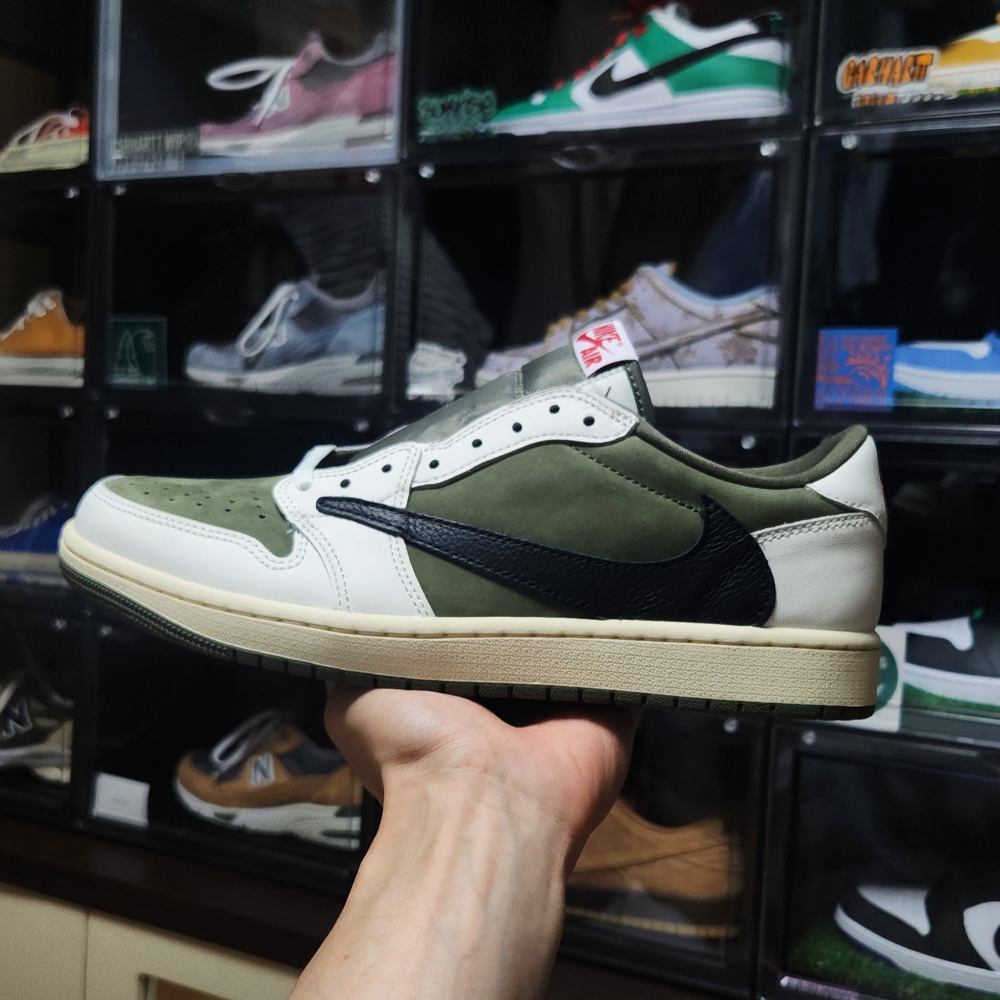 Jordan 1 x Travis Scott Retro Low OG SP Reverse Olive 착용 스타일