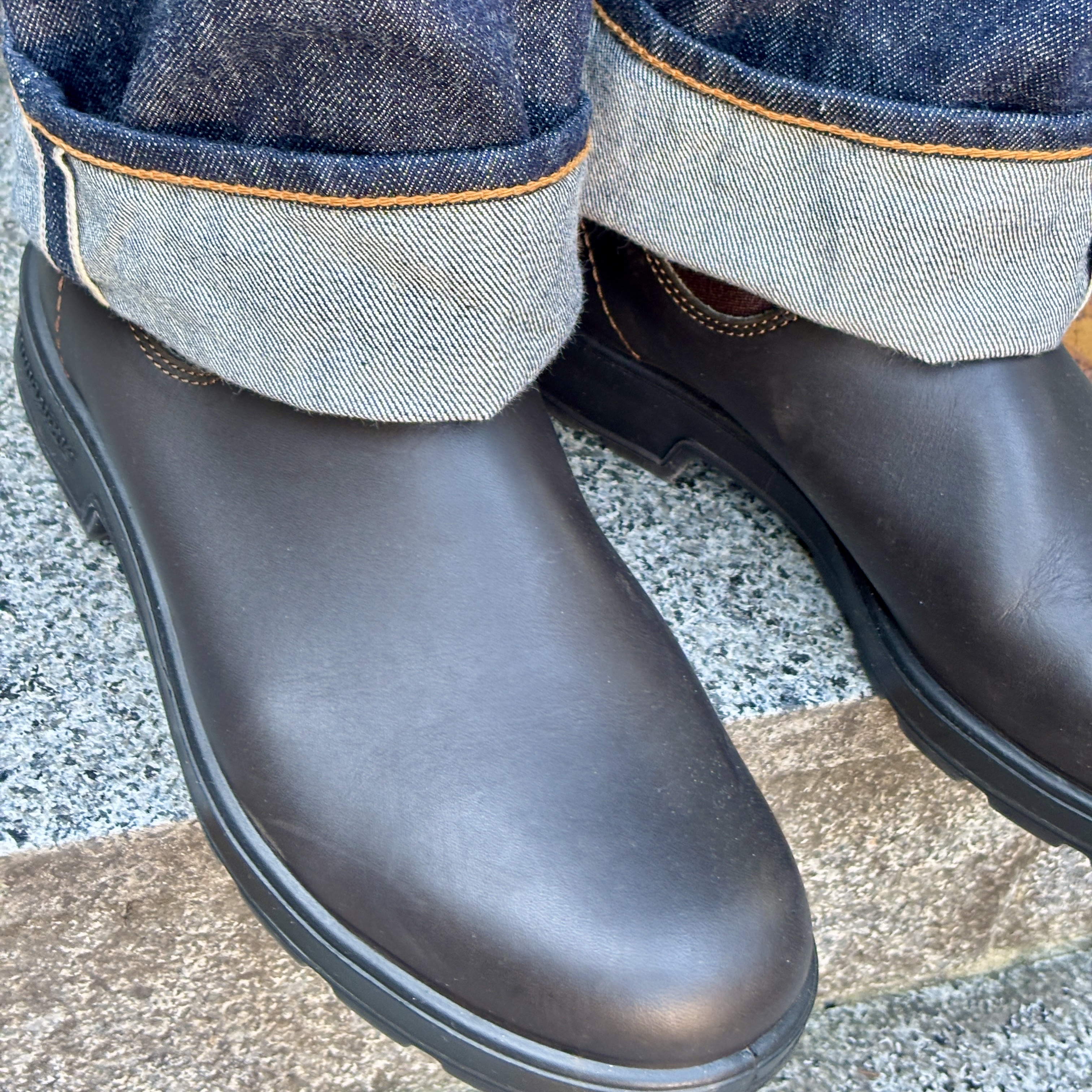 BLUNDSTONE Originals 500 Chelsea Boots Stout Brown 착용 스타일 - 3
