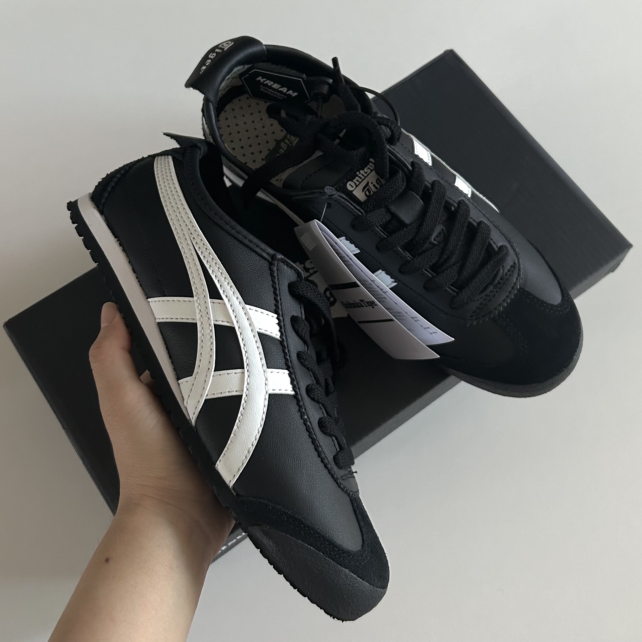 Onitsuka Tiger Mexico 66 Black White 착용 스타일 - 1