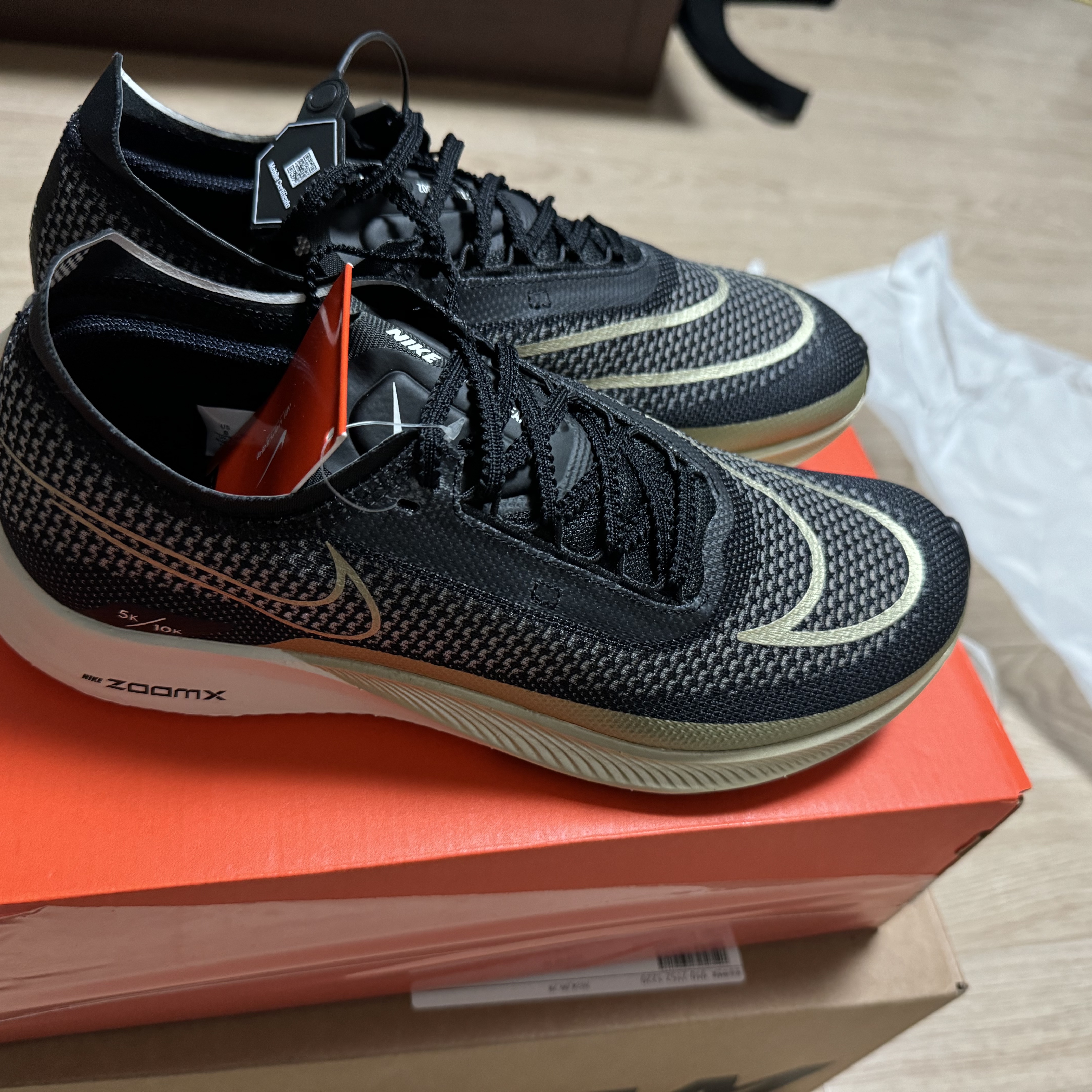 Nike ZoomX Streakfly Black White 착용 스타일