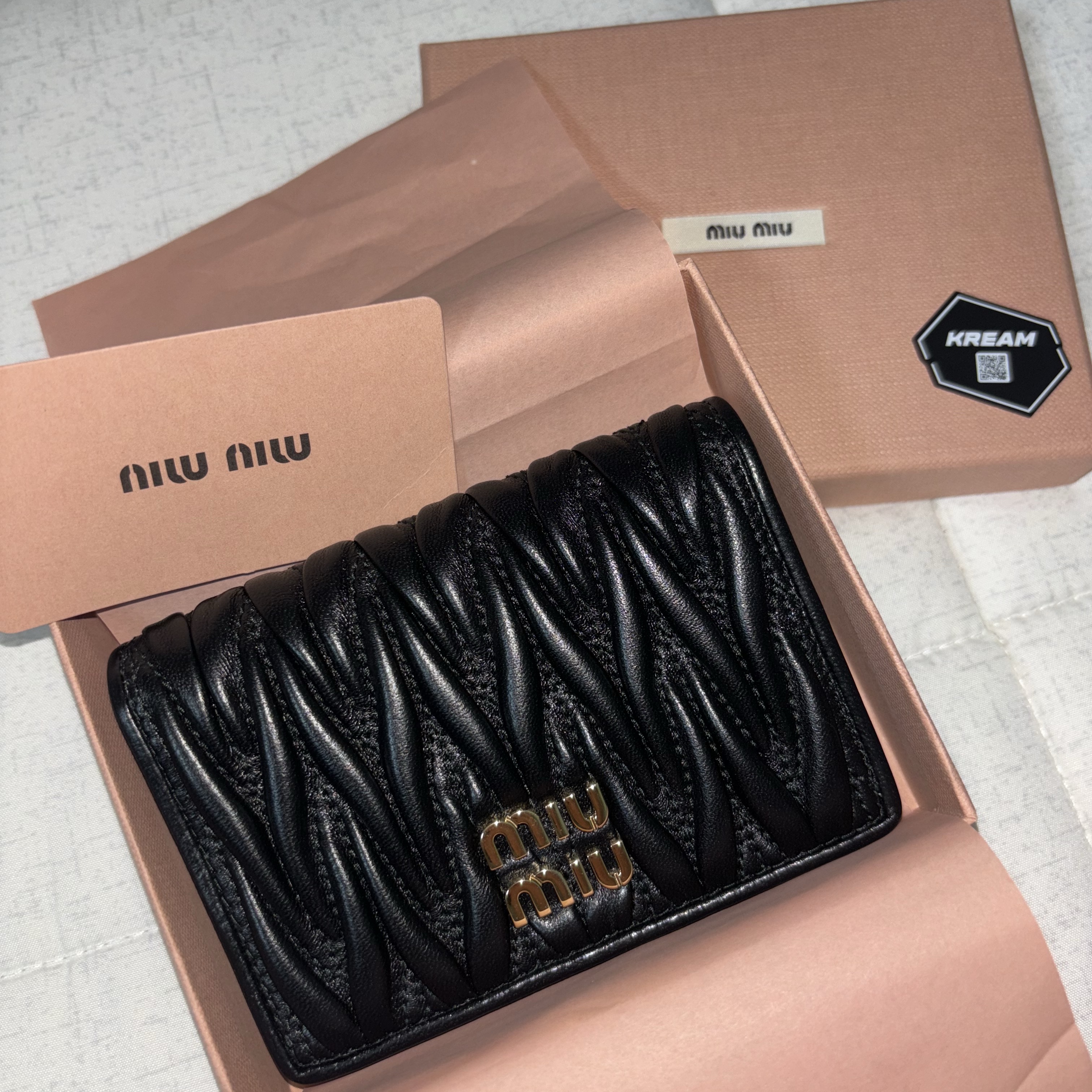 Miu Miu Matelasse Nappa Leather Card Holder Black 착용 스타일 - 1